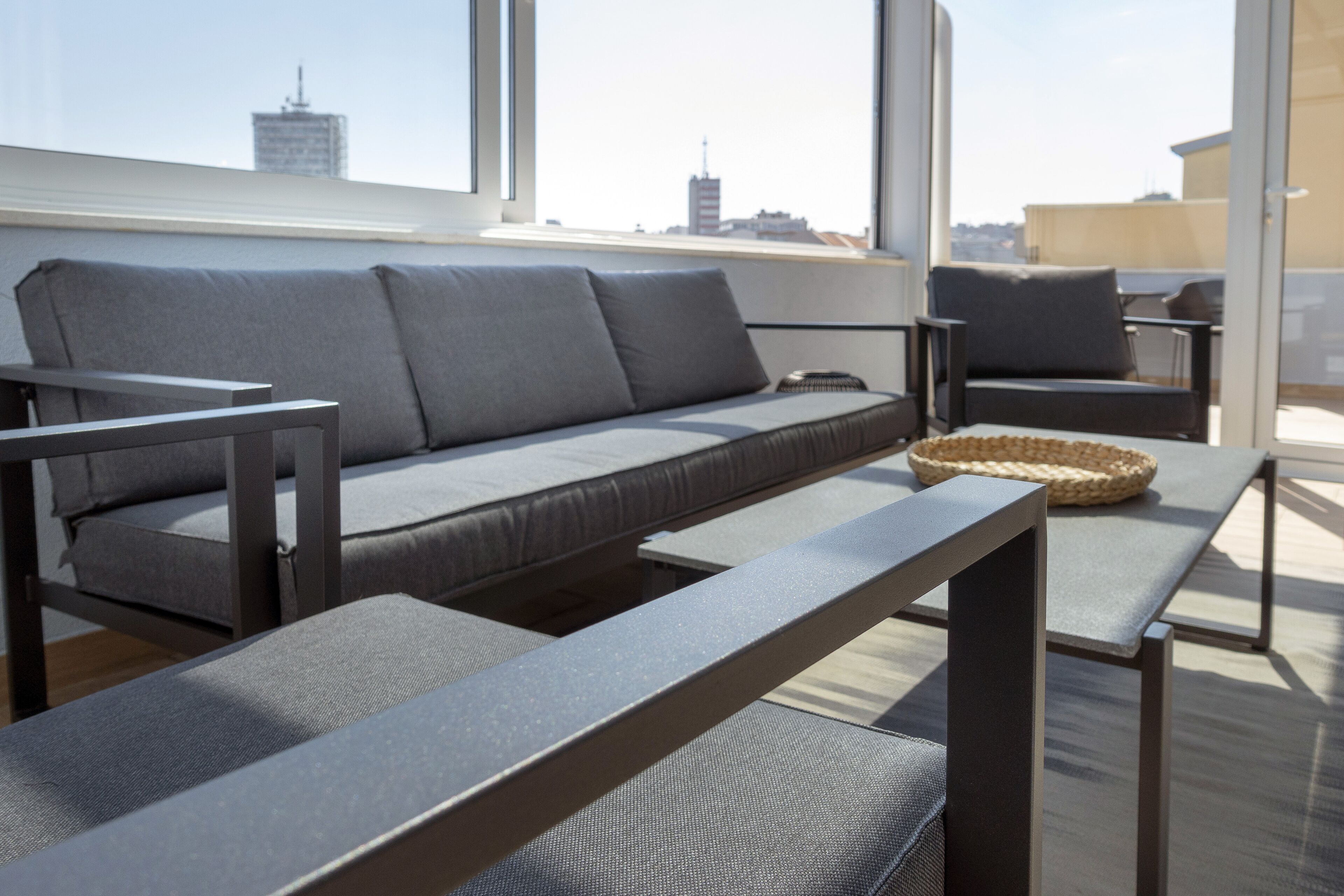 DJ City Vista - Luxury Apartments