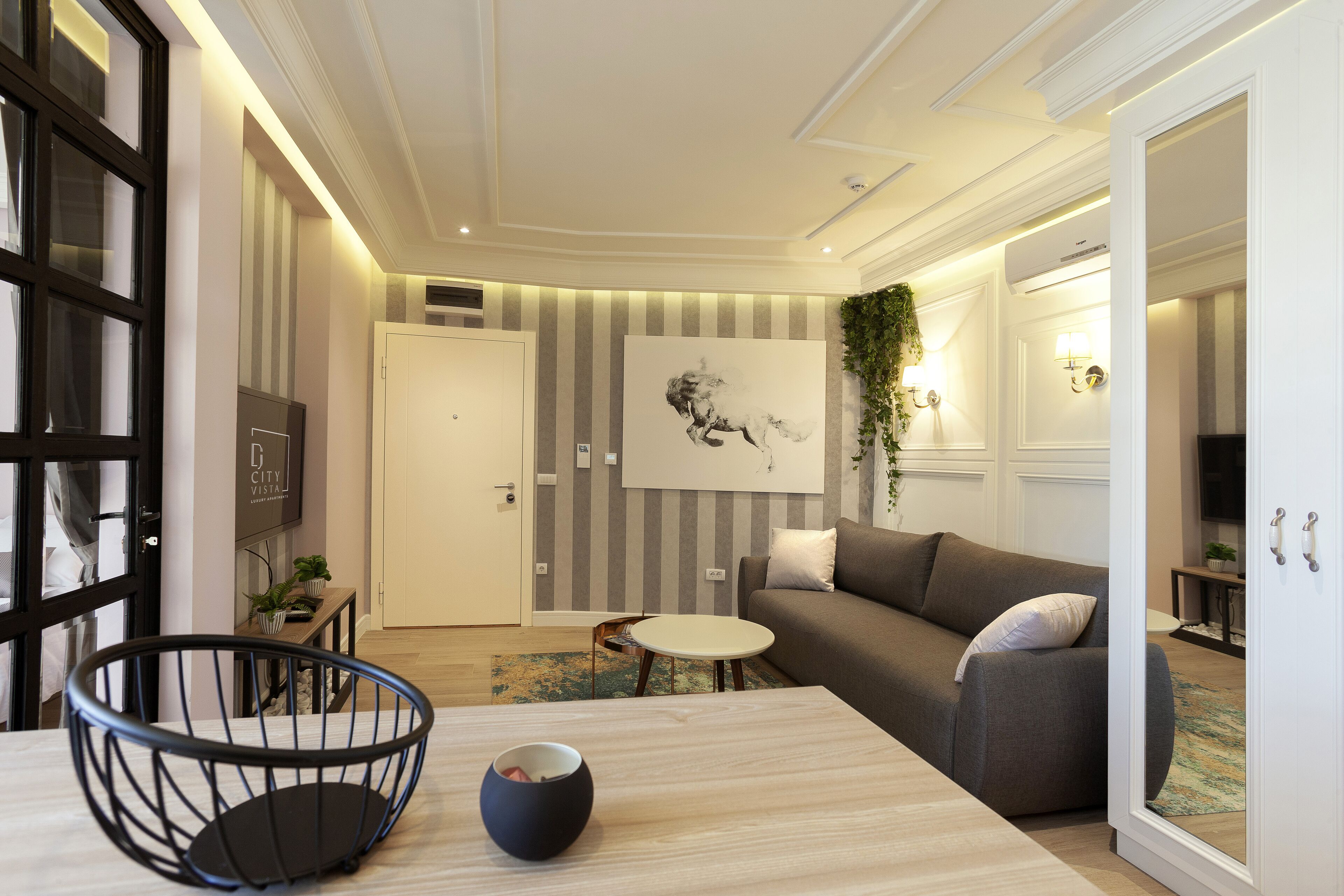 DJ City Vista - Luxury Apartments