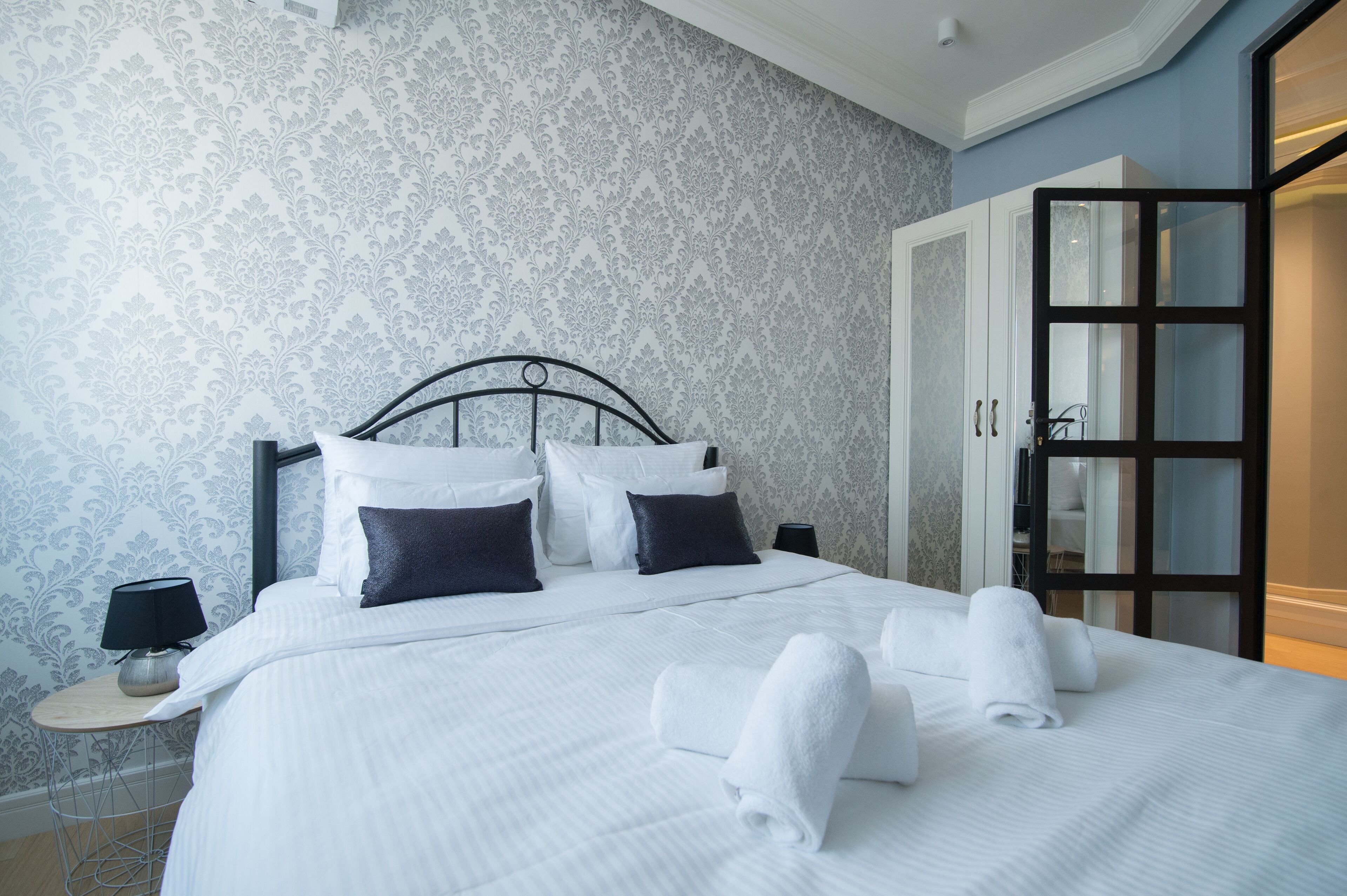 DJ City Vista - Luxury Apartments