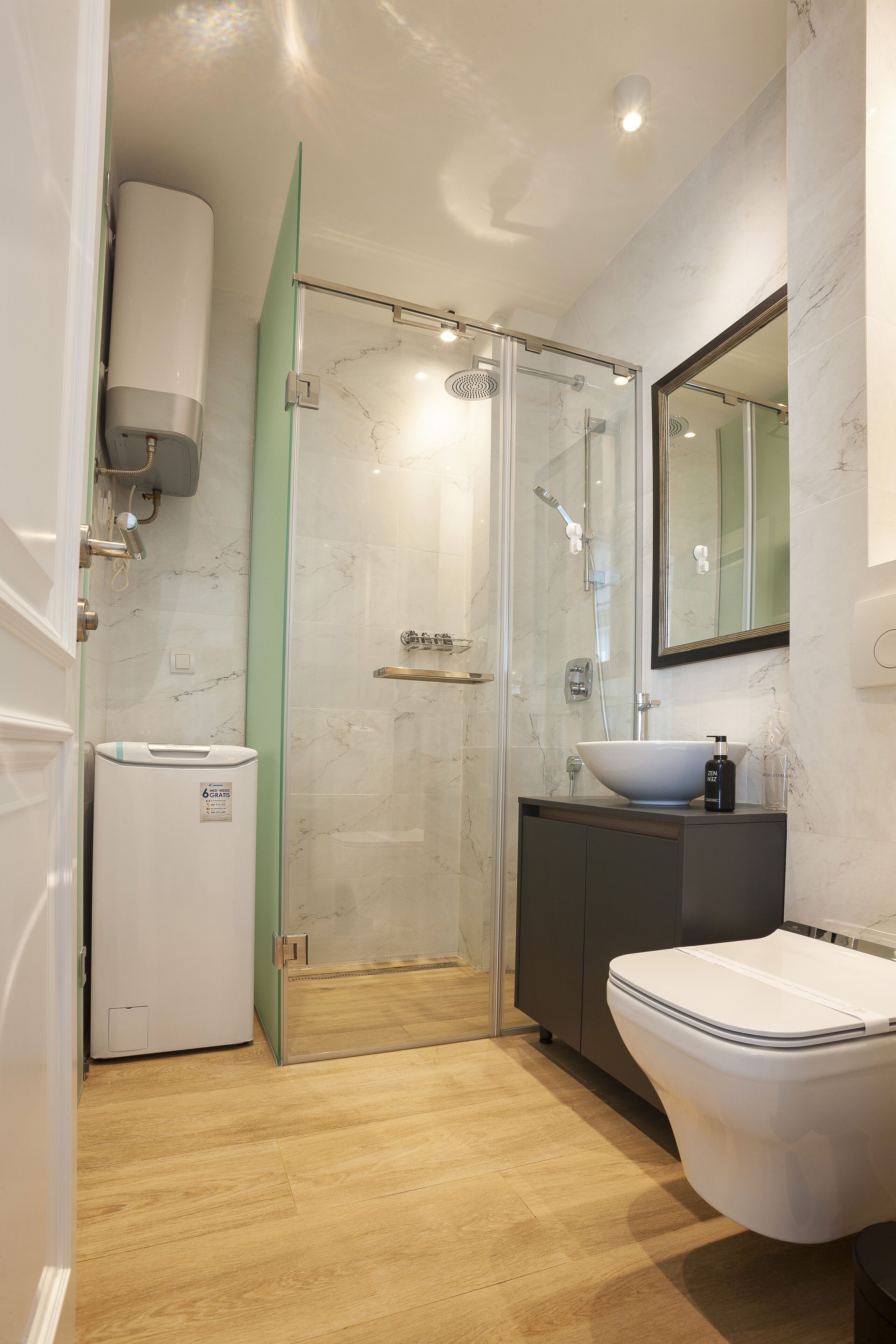 DJ City Vista - Luxury Apartments