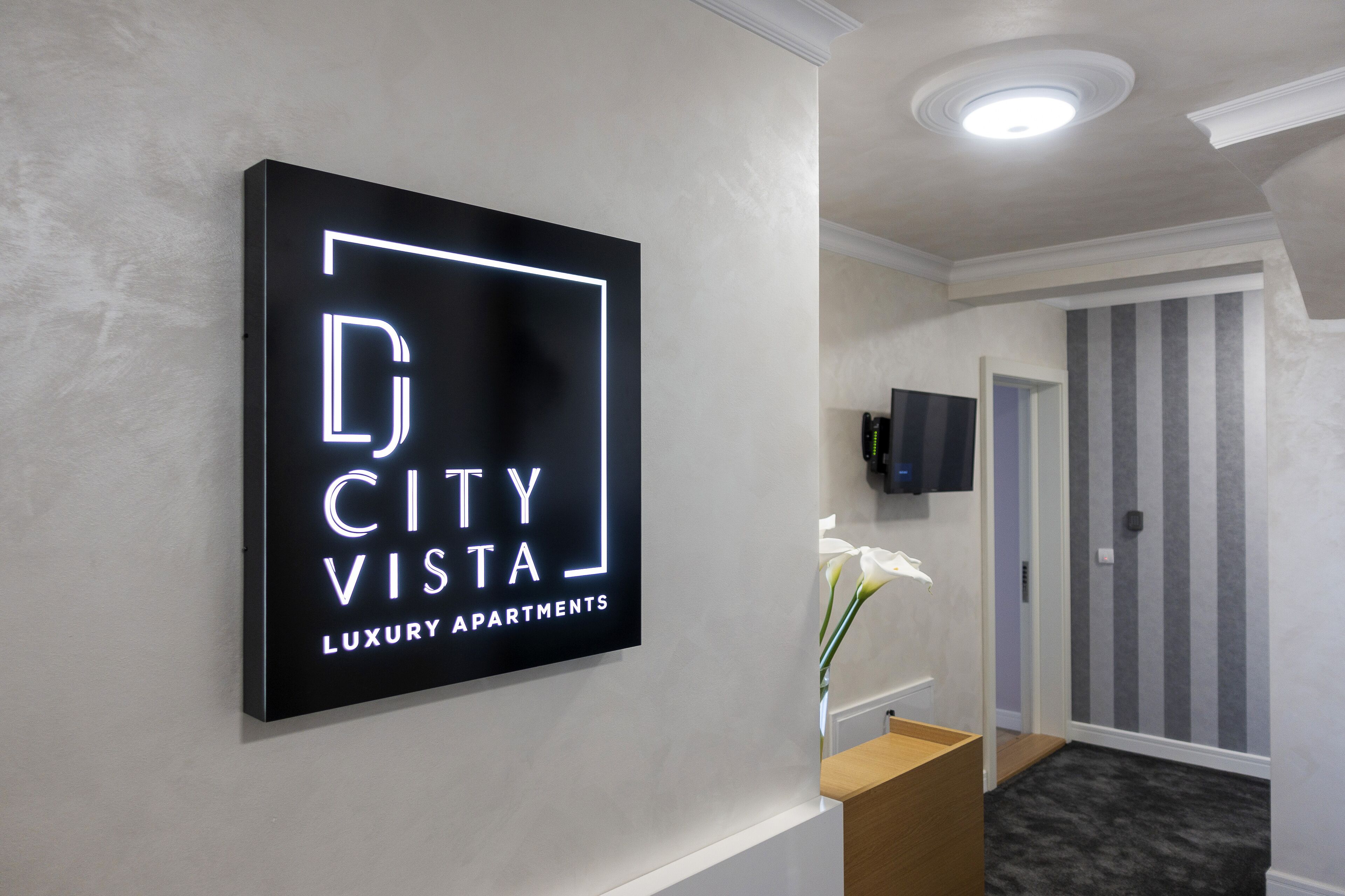 DJ City Vista - Luxury Apartments