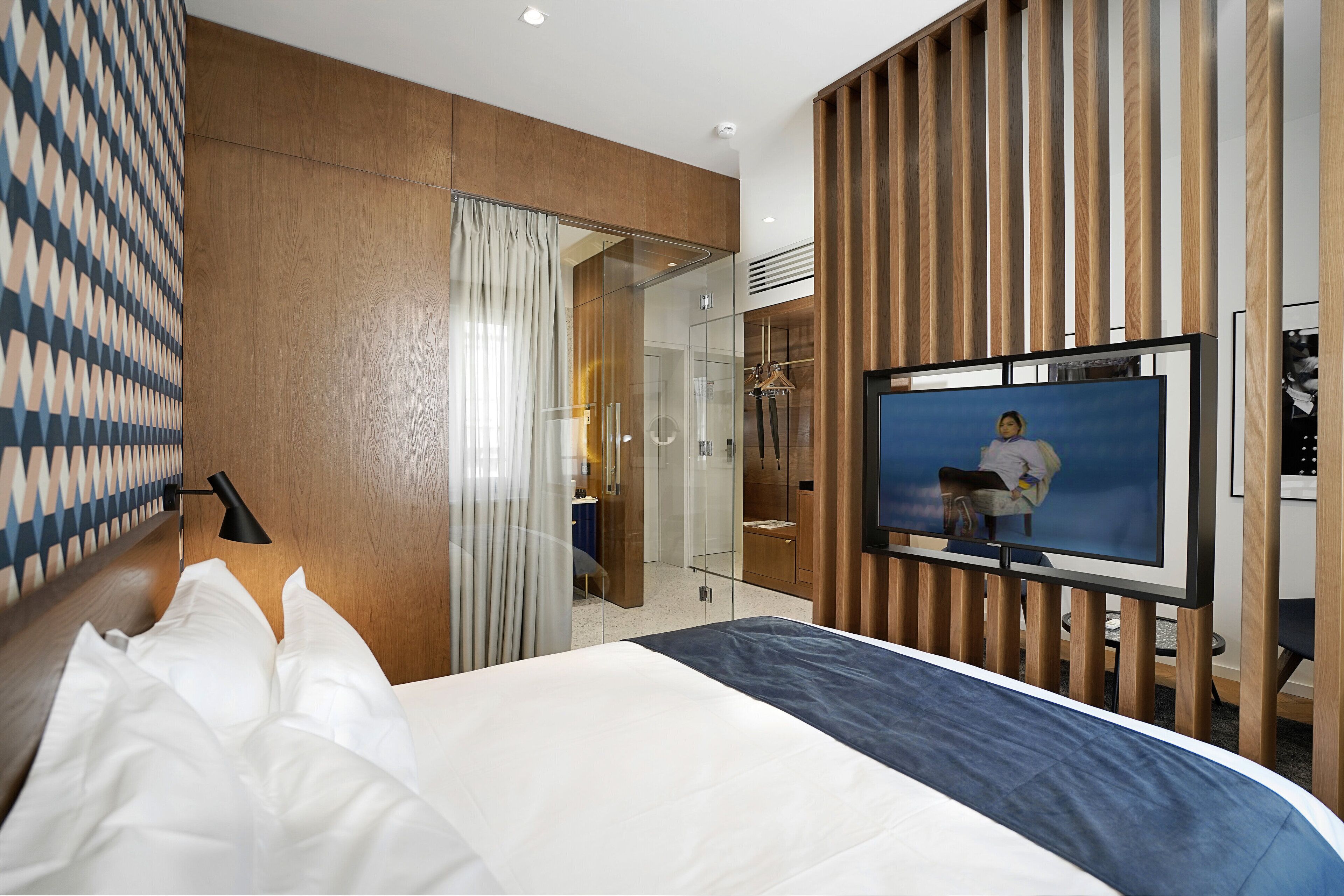 Dominic Smart Luxury Suites - Edition