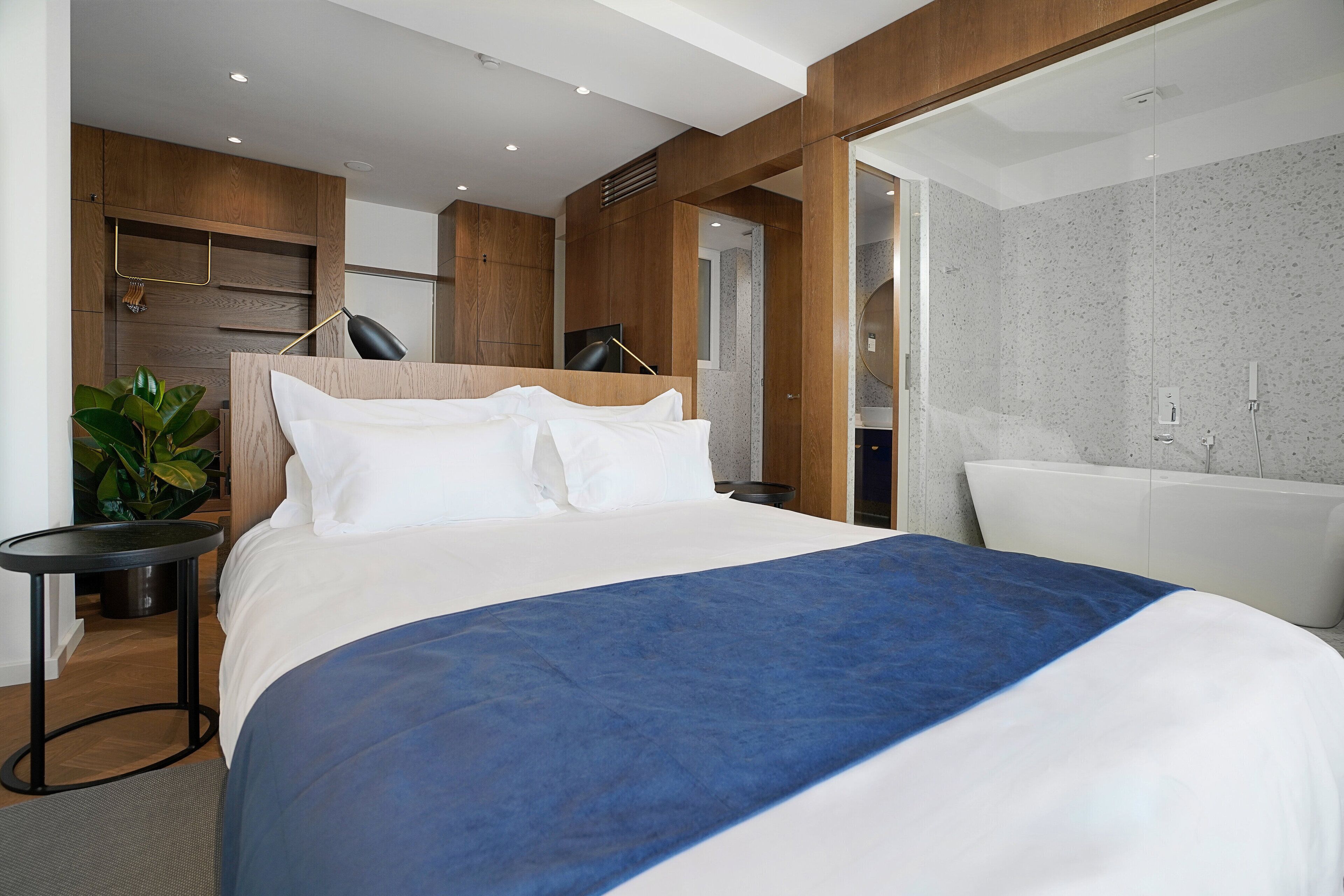 Dominic Smart Luxury Suites - Edition