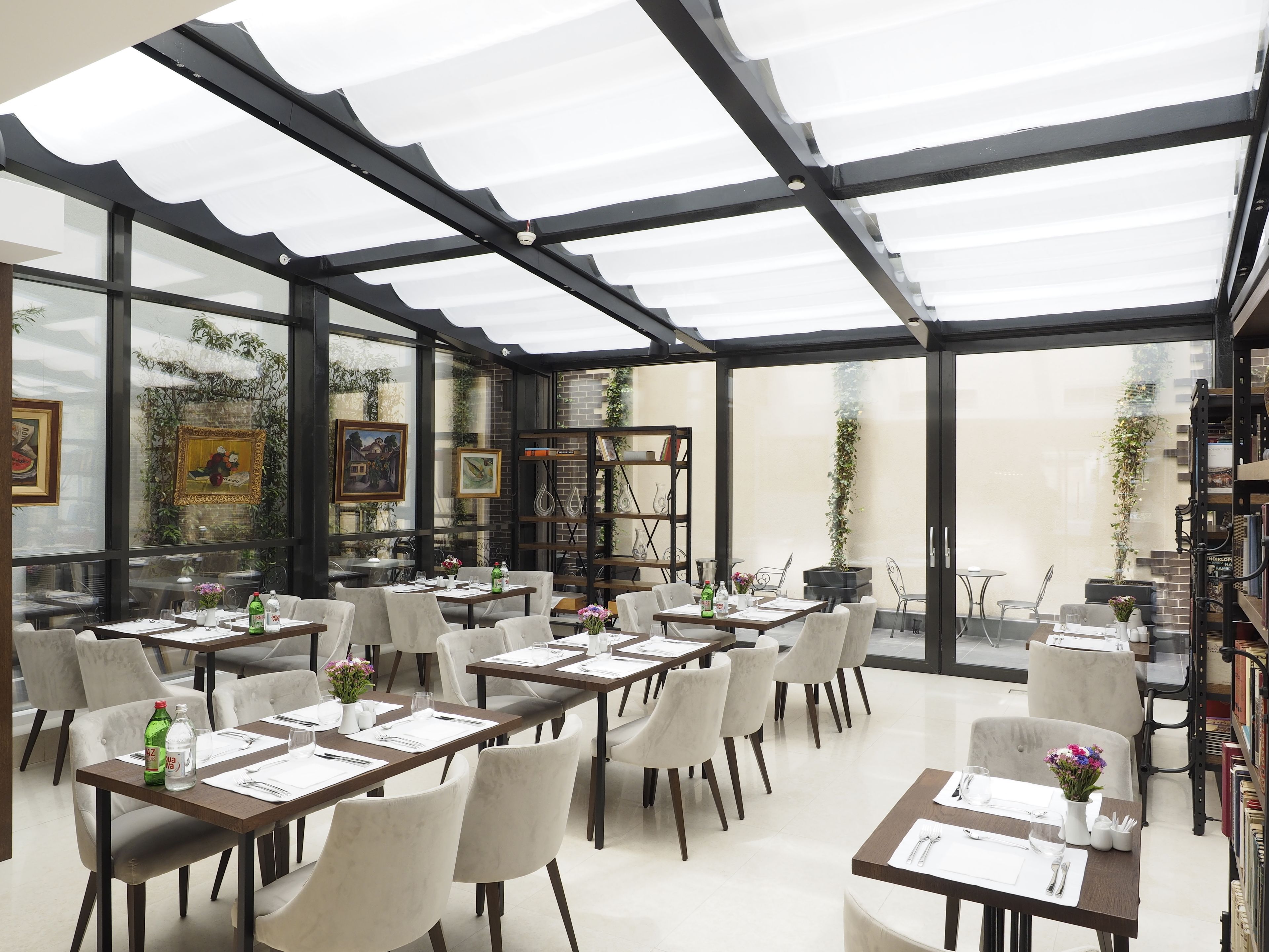 Envoy Hotel