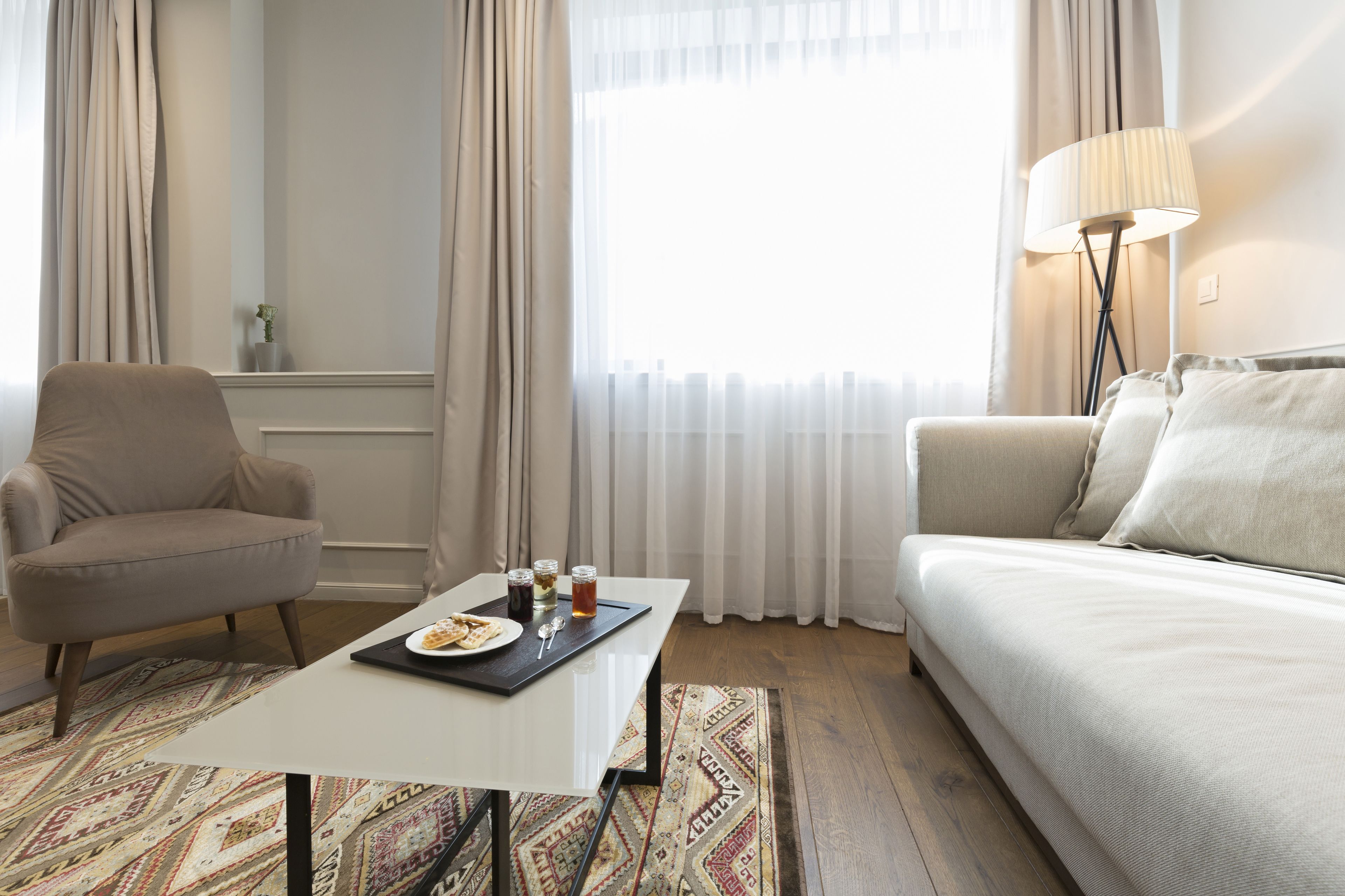 Envoy Hotel