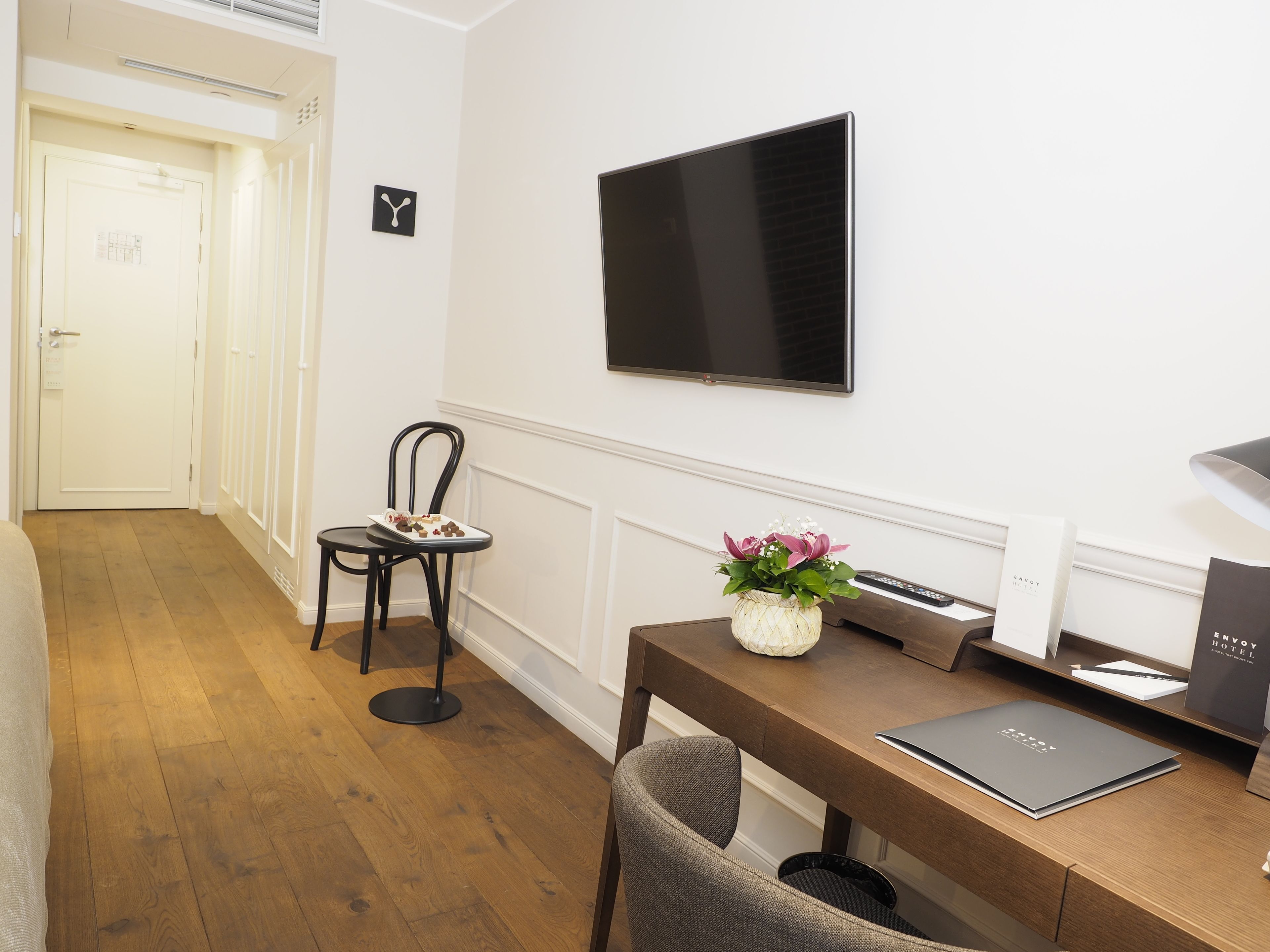 Envoy Hotel