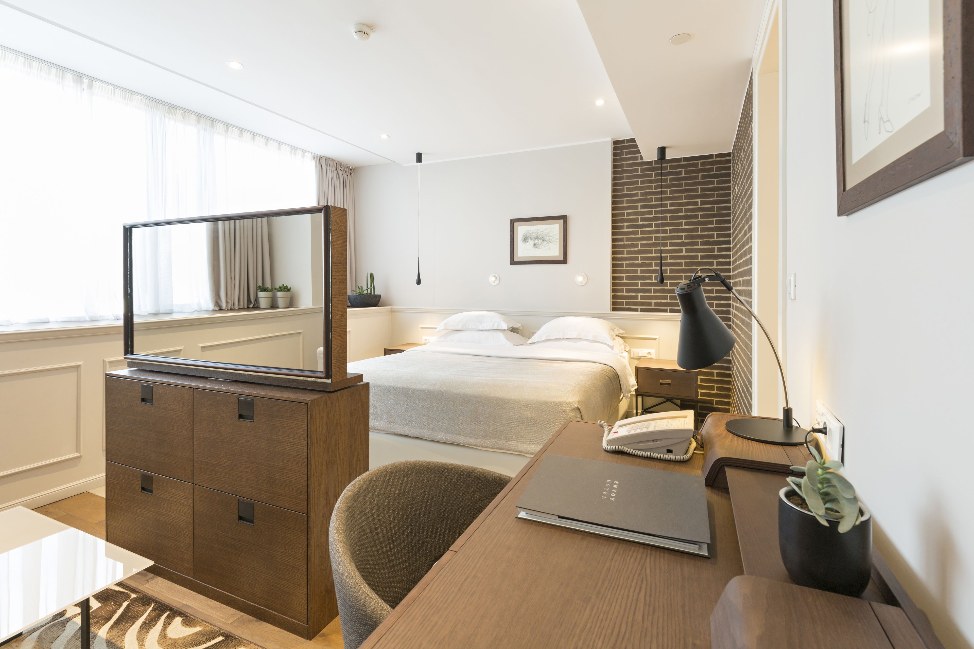 Envoy Hotel