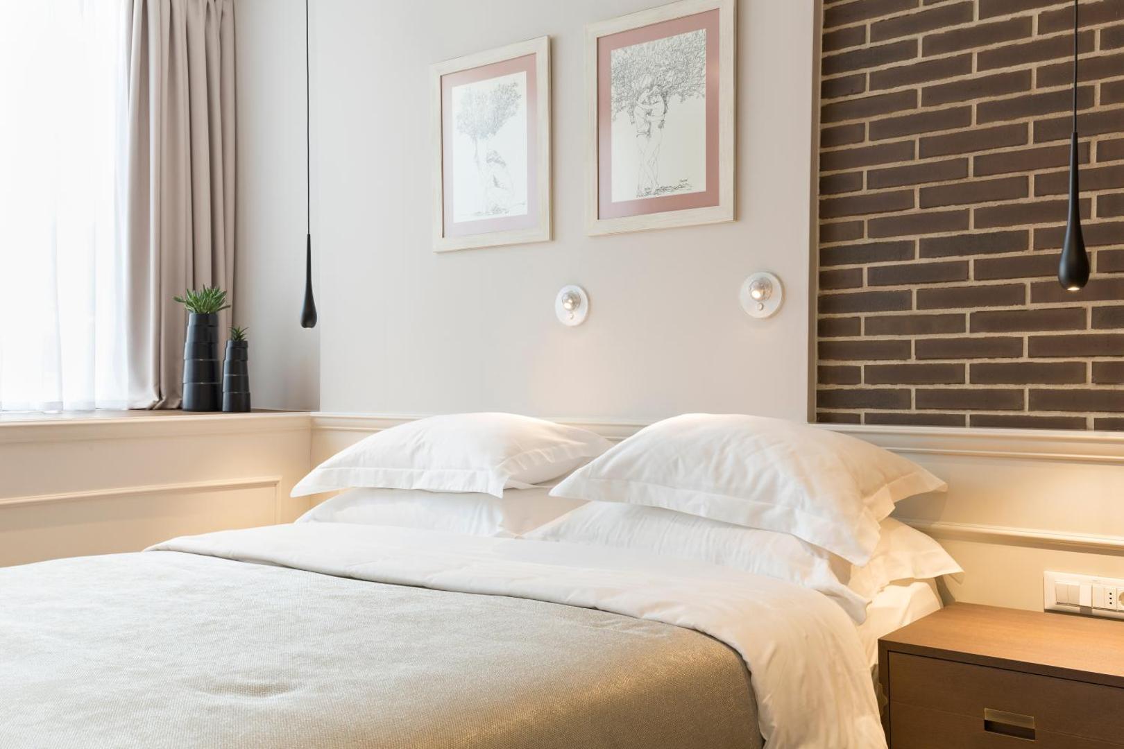 Envoy Hotel