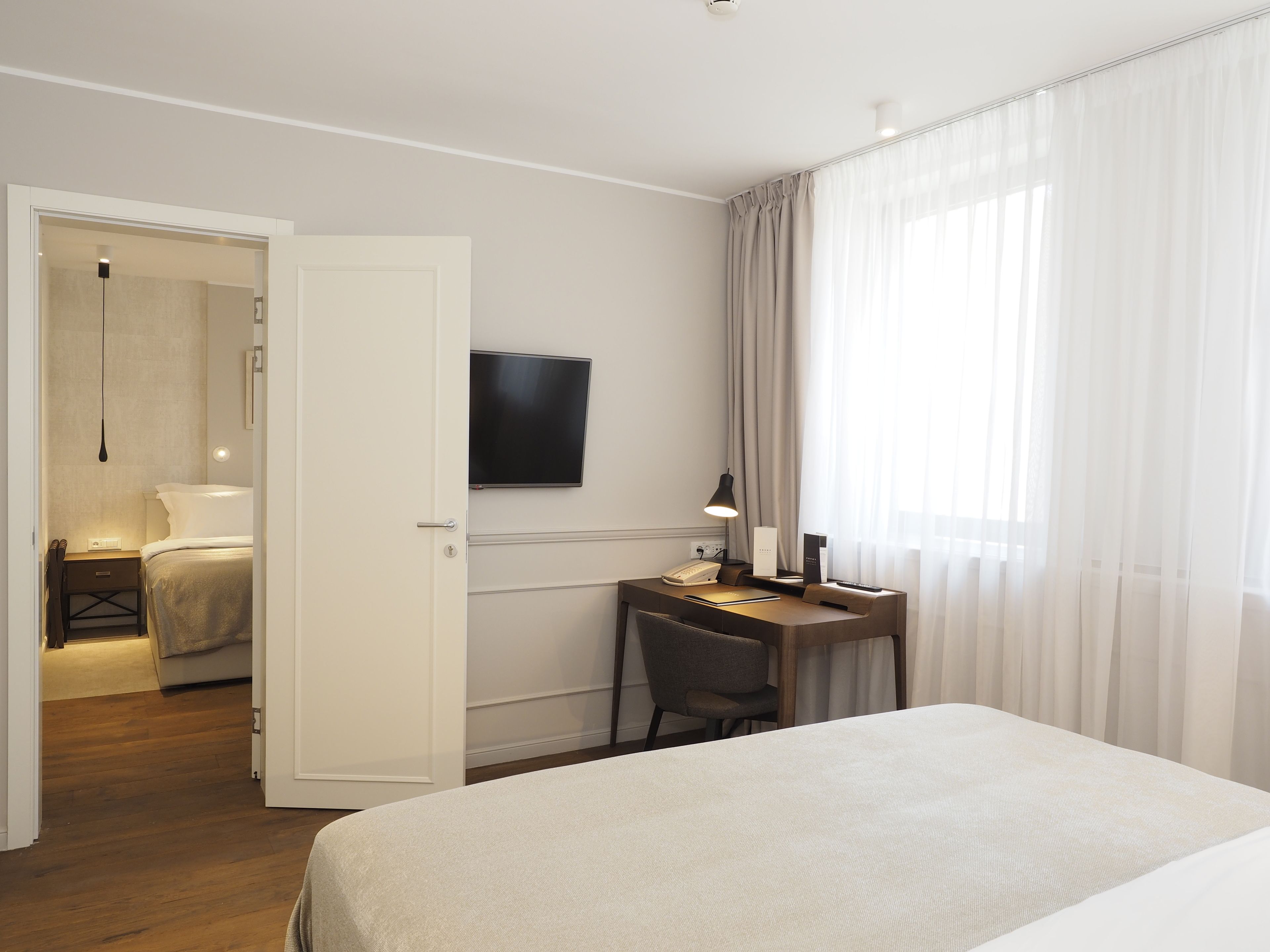 Envoy Hotel