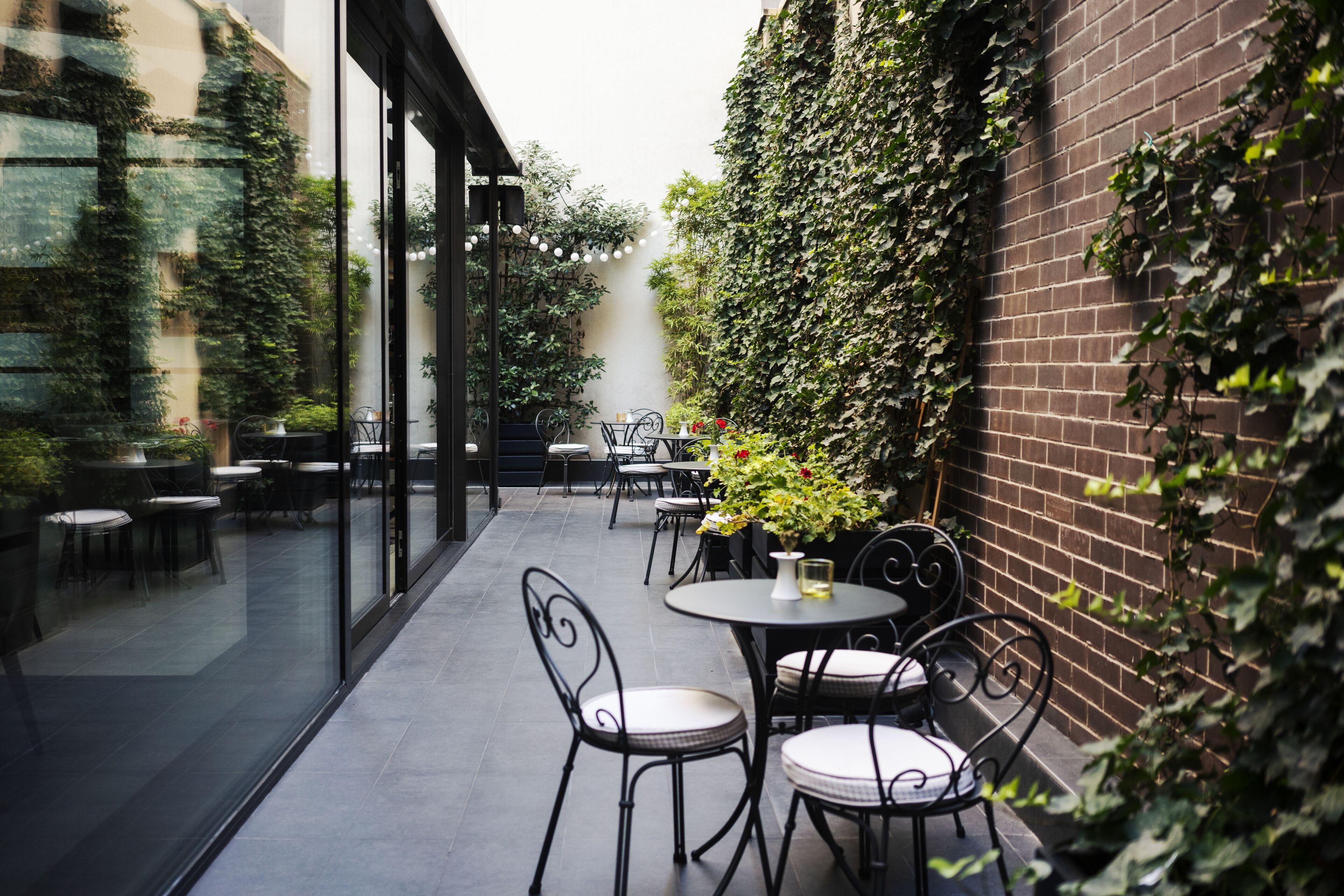 Envoy Hotel
