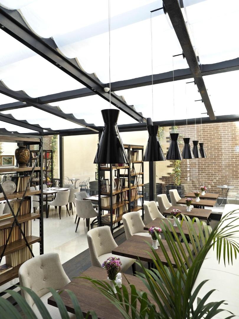 Envoy Hotel