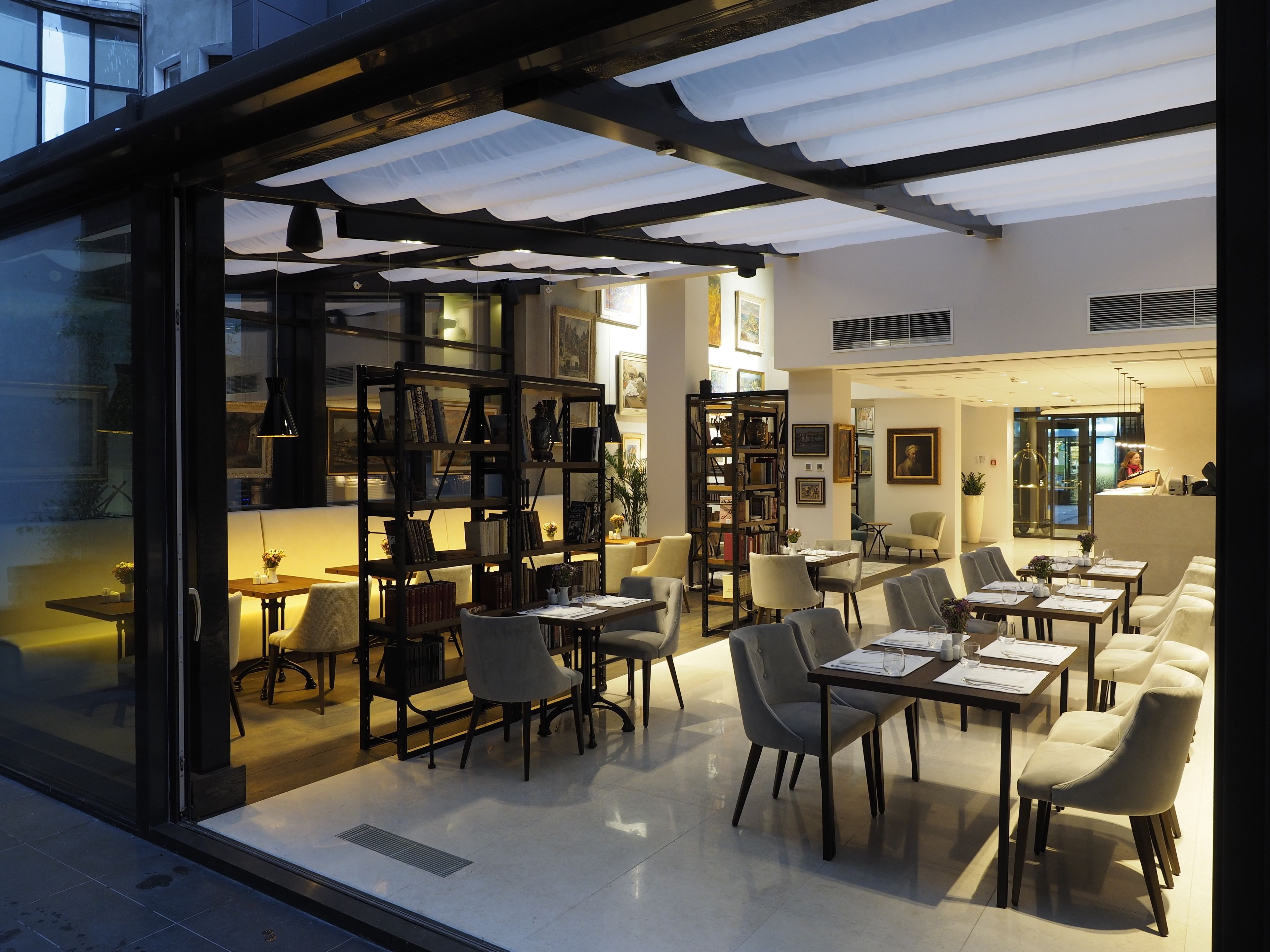 Envoy Hotel