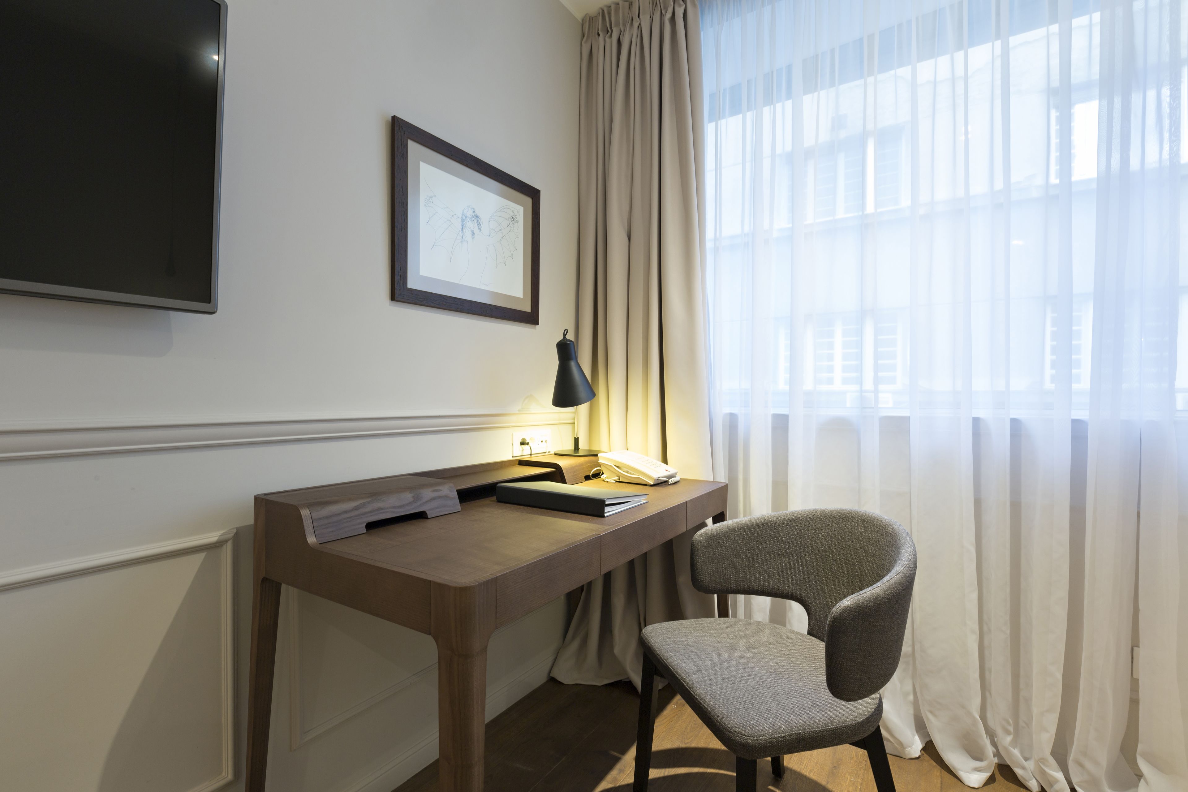 Envoy Hotel