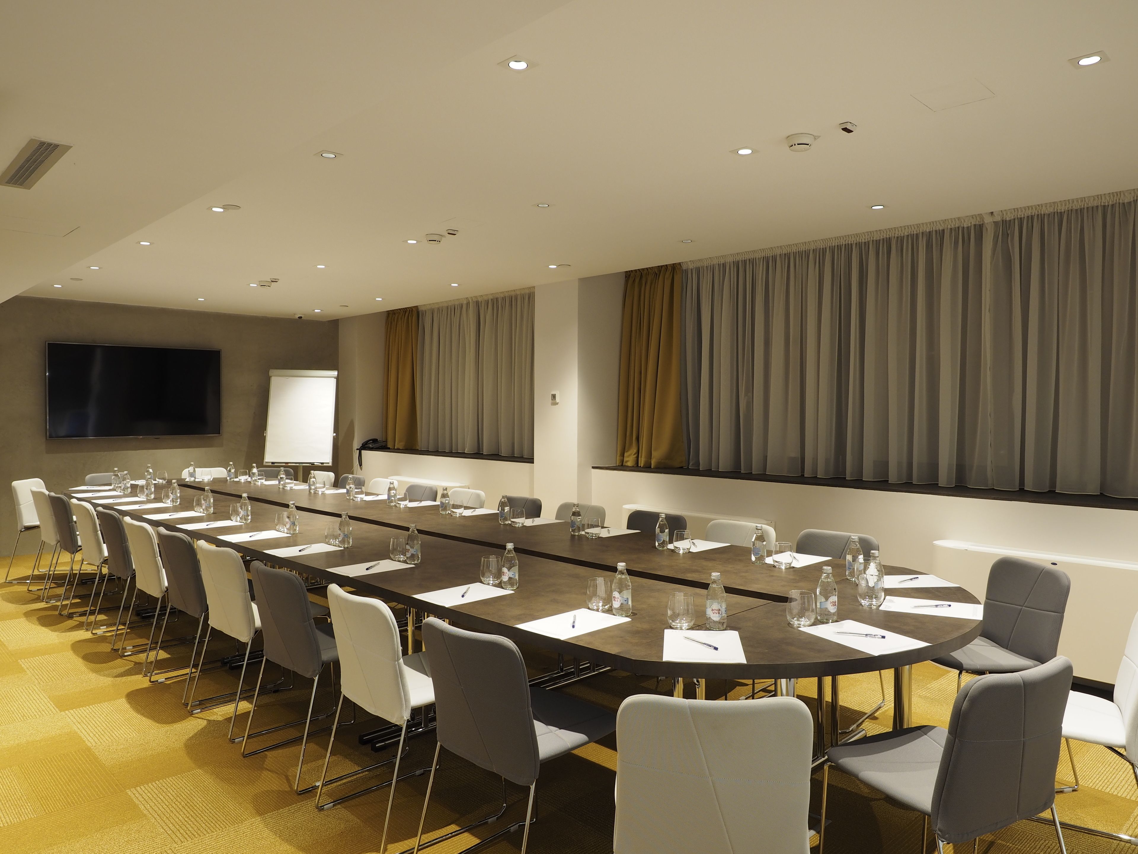 Envoy Hotel