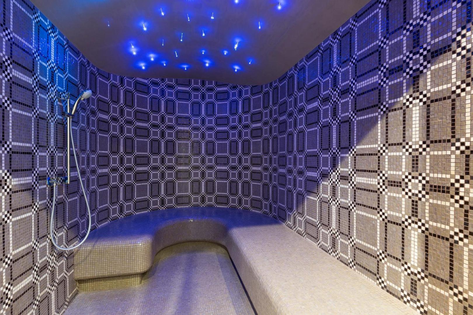 Envoy Hotel