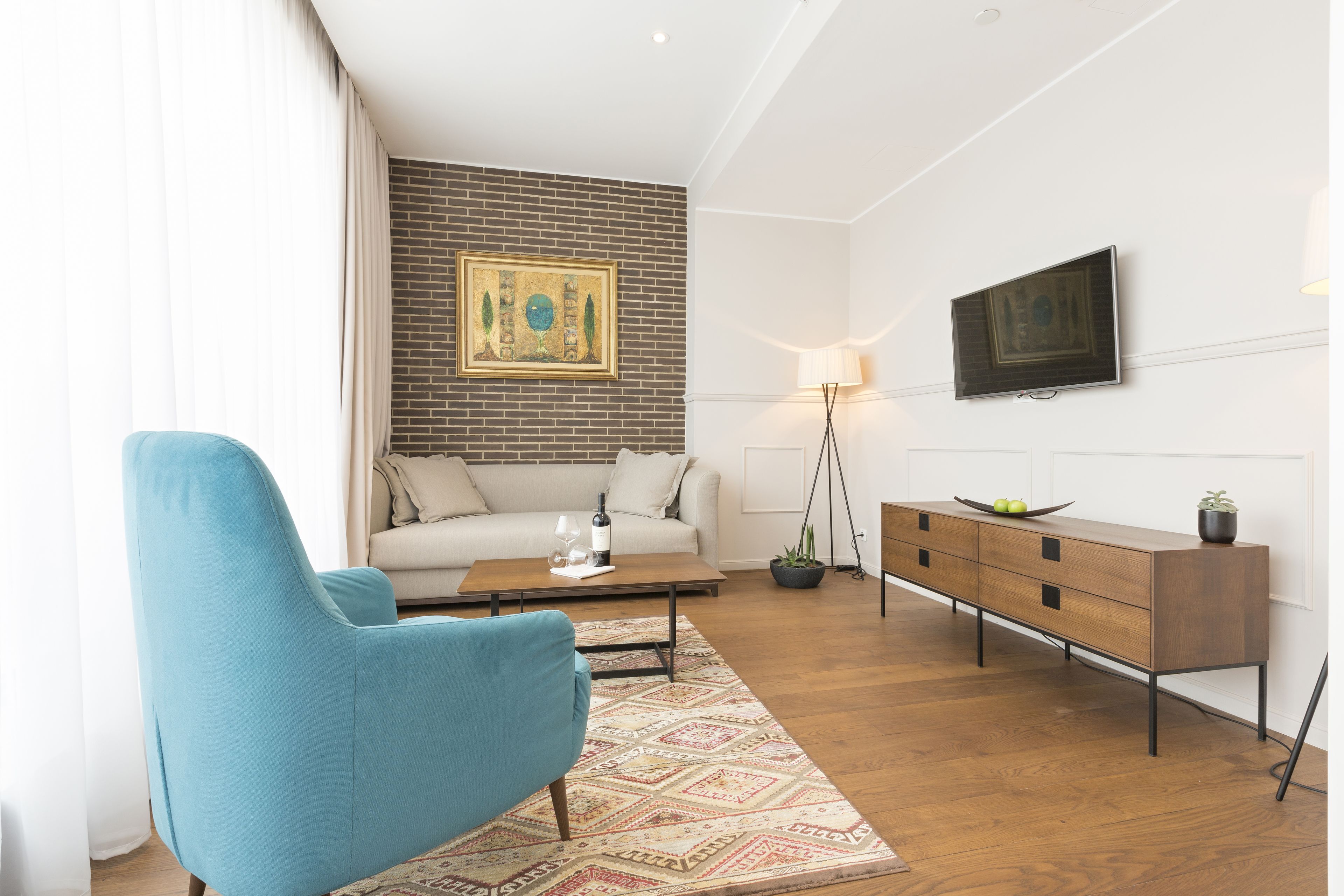 Envoy Hotel