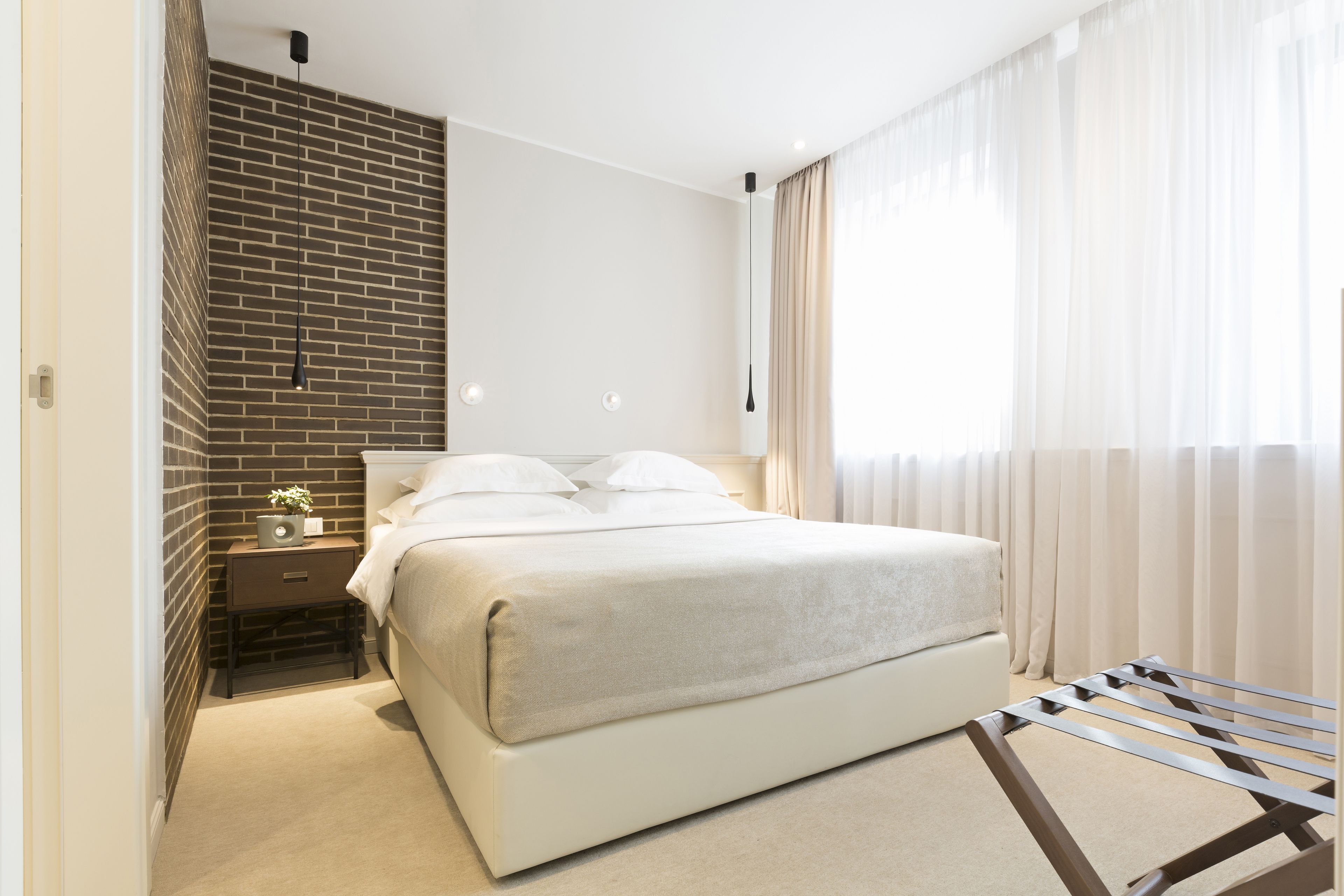 Envoy Hotel