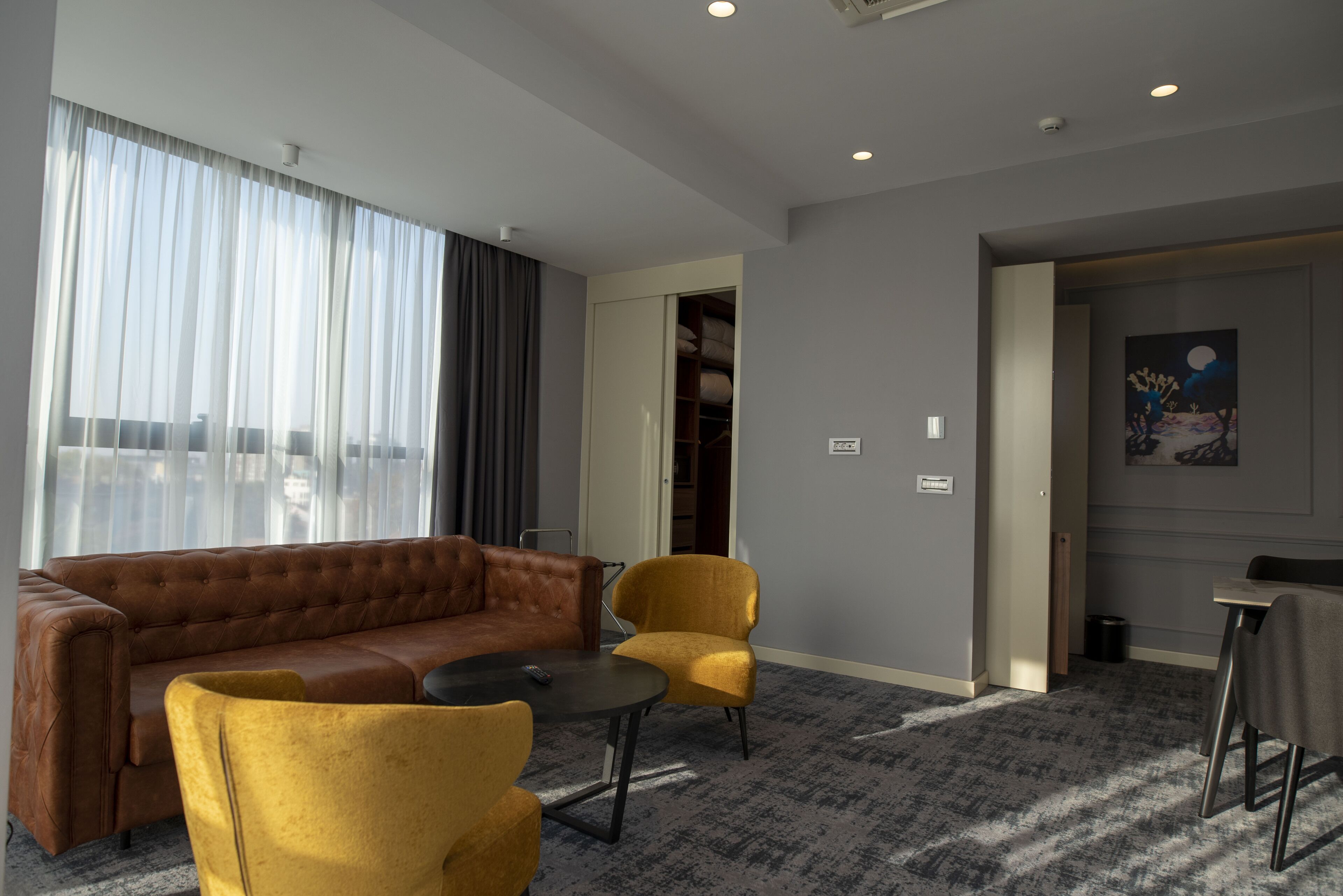 H41 Luxury Suites