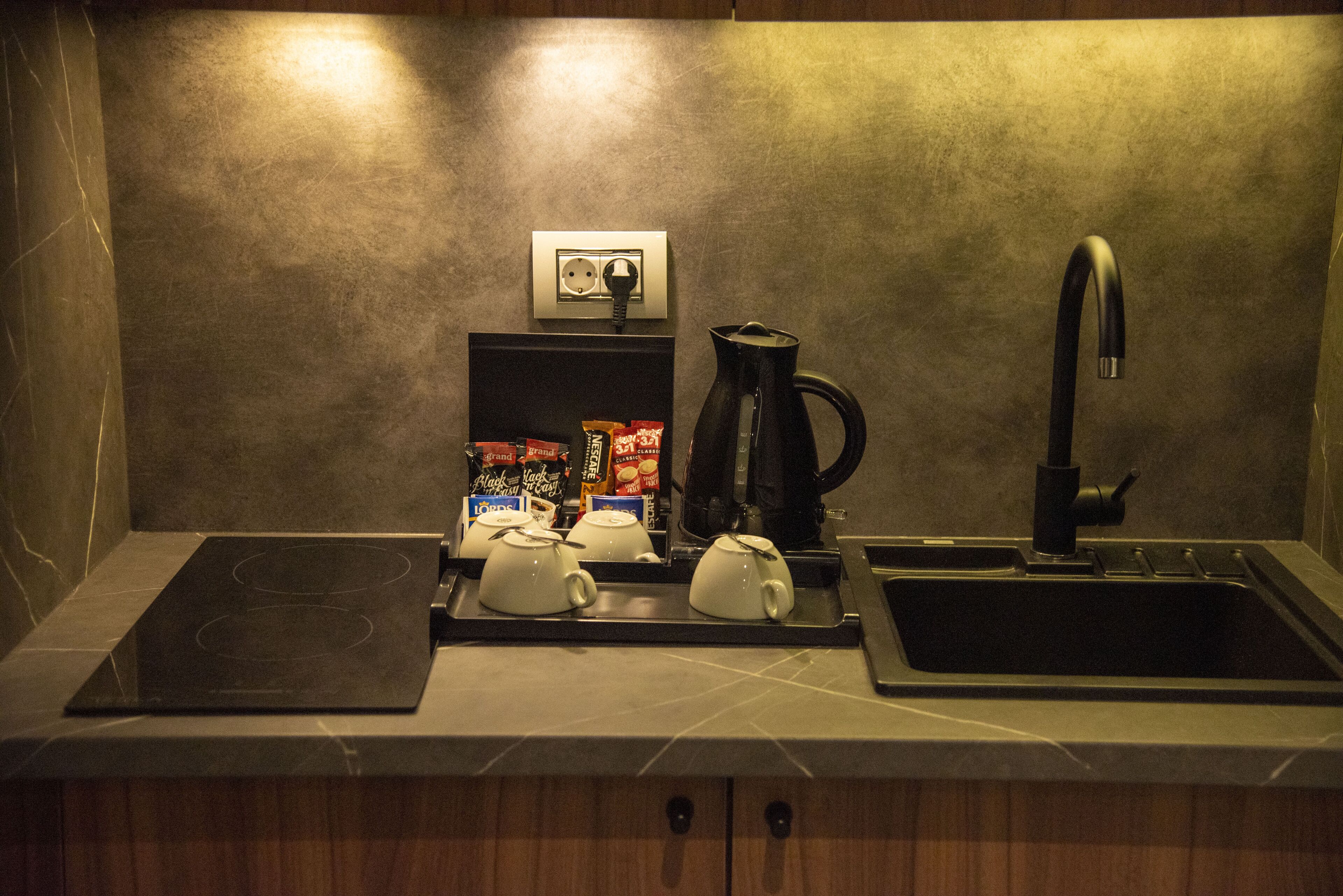 H41 Luxury Suites
