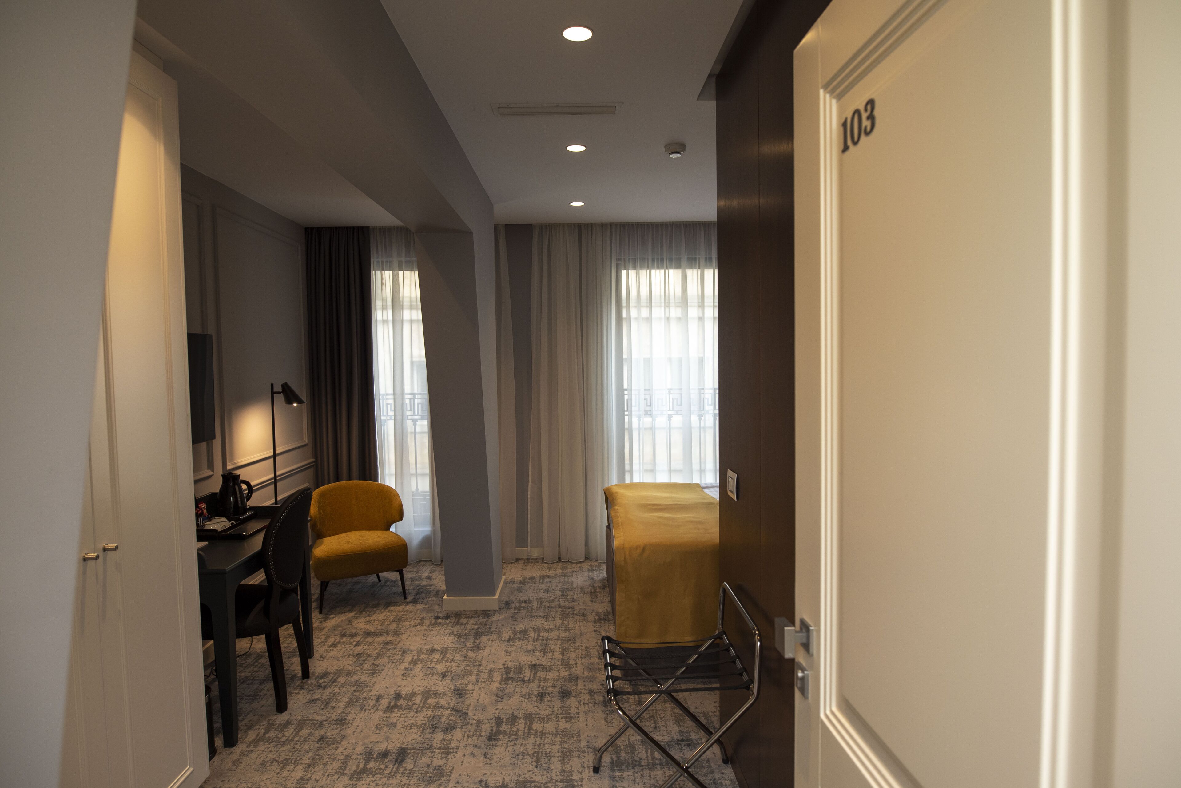 H41 Luxury Suites