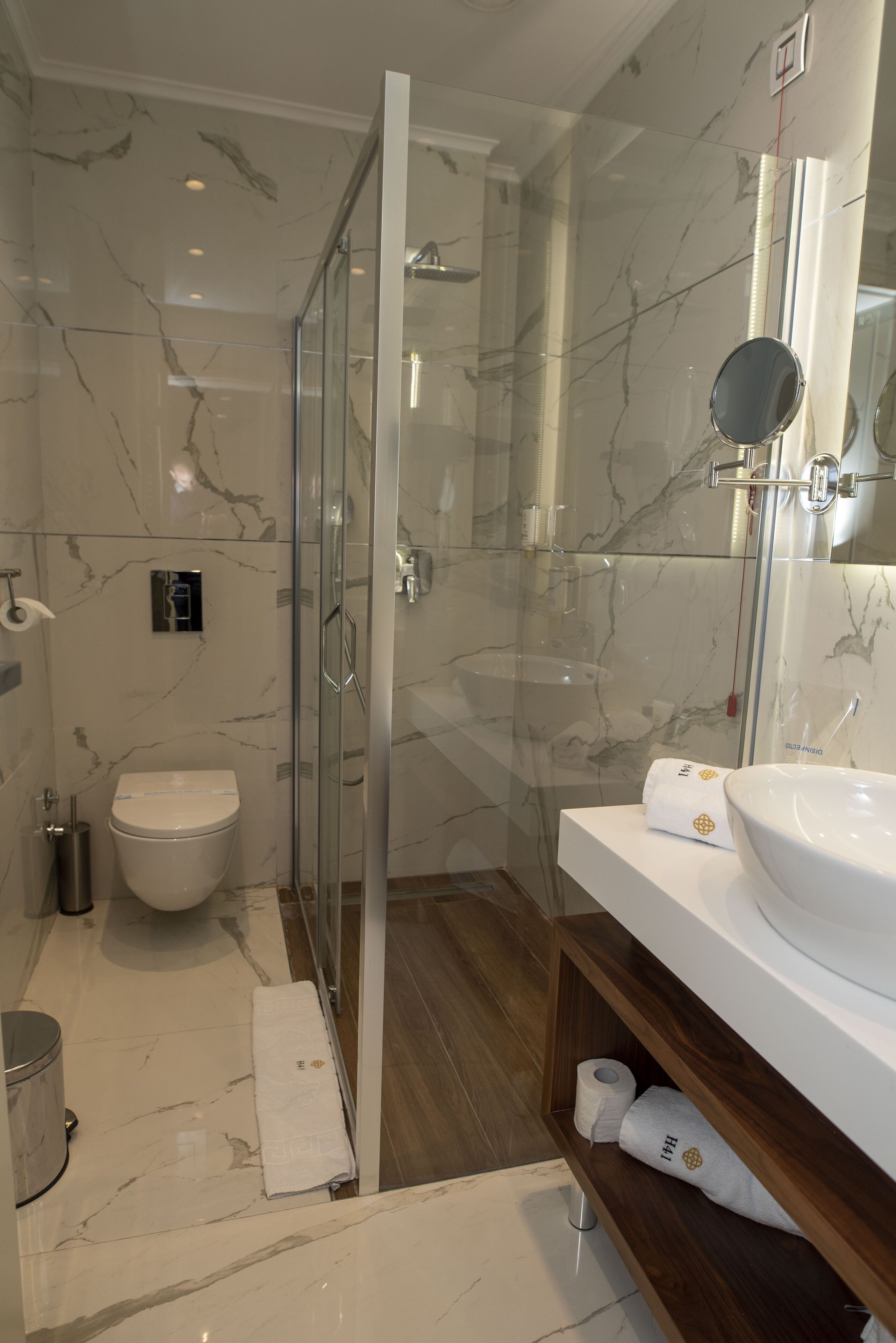 H41 Luxury Suites