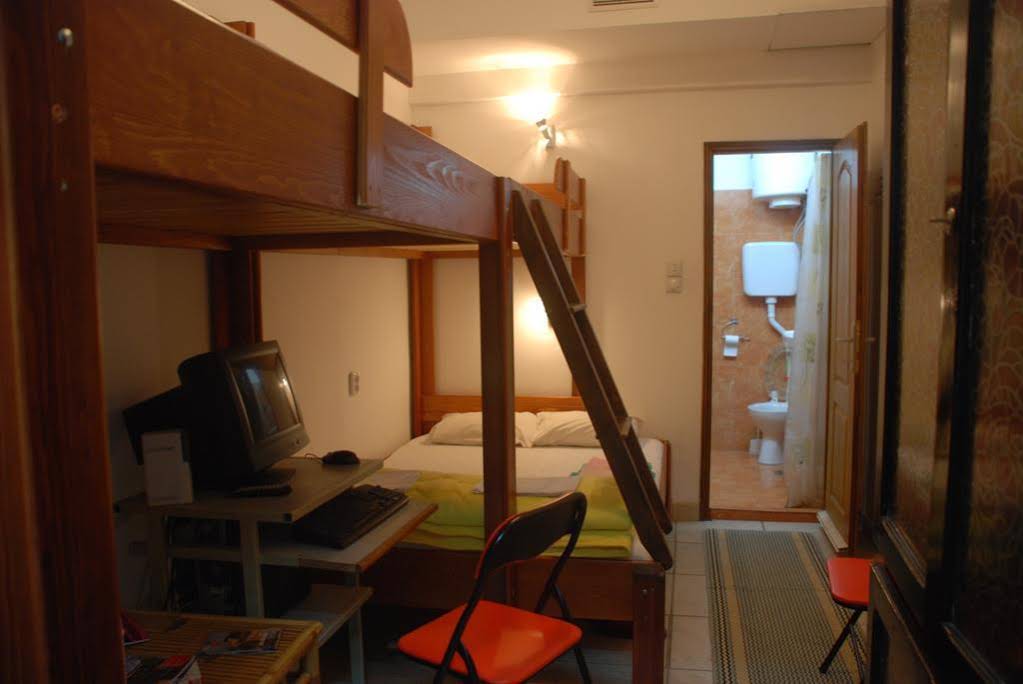 Hostel Tash inn