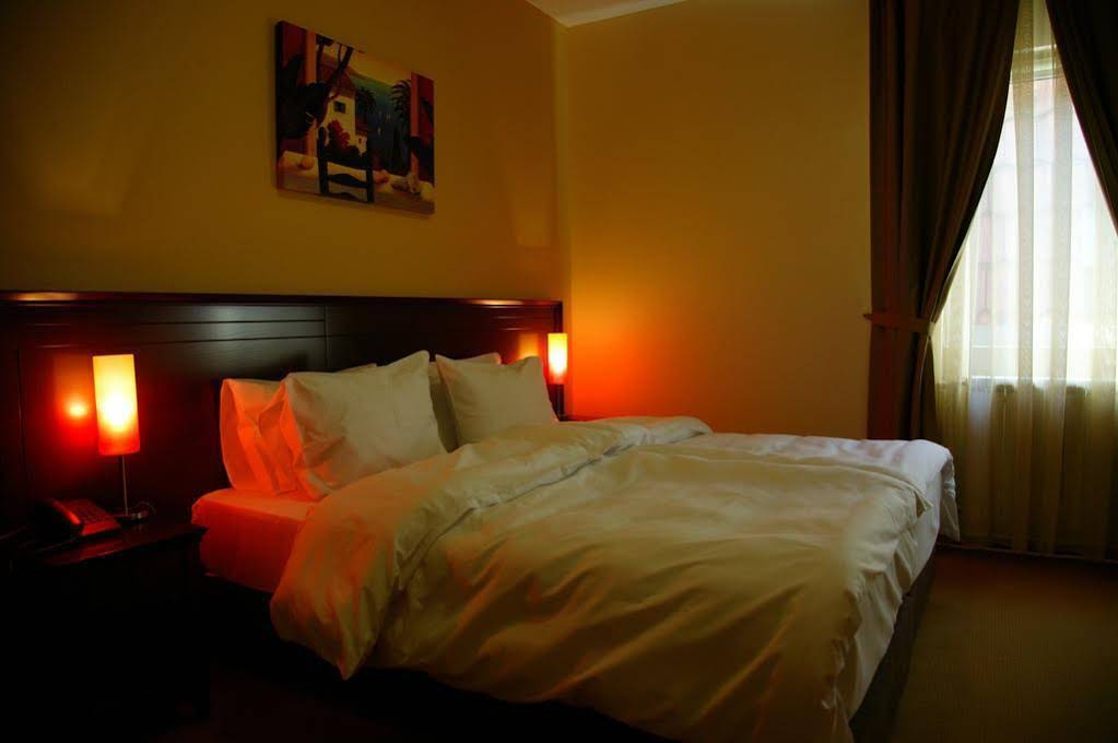 Hotel Contact