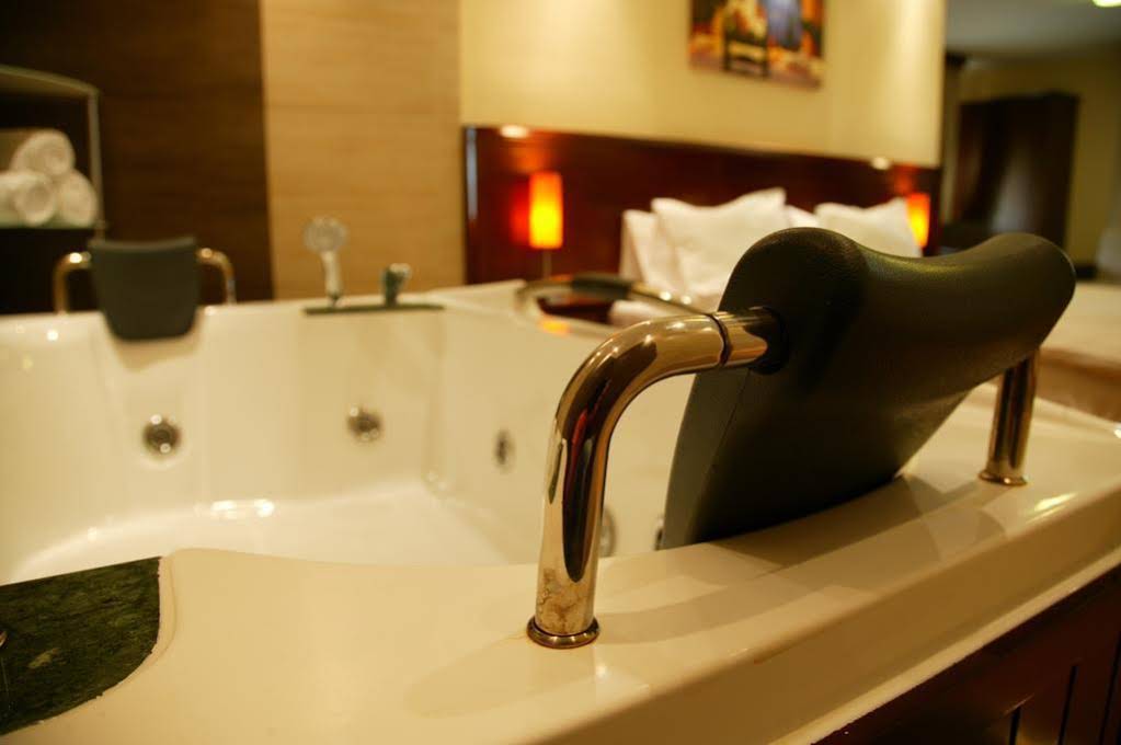 Hotel Contact
