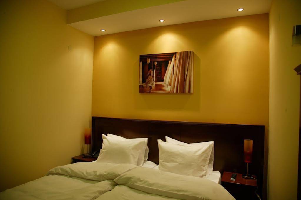Hotel Contact