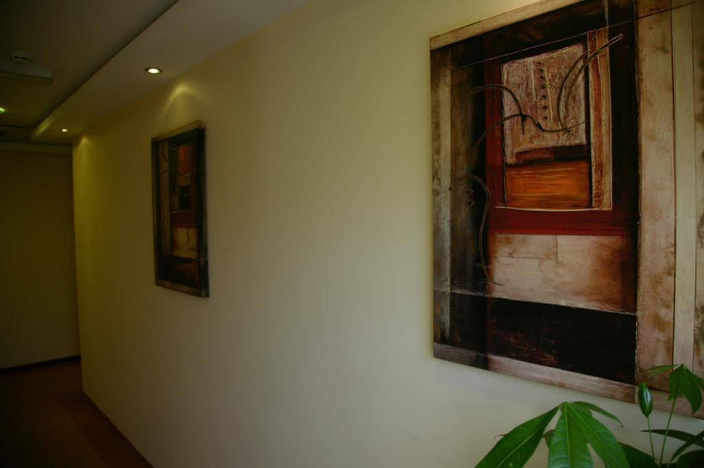 Hotel Contact