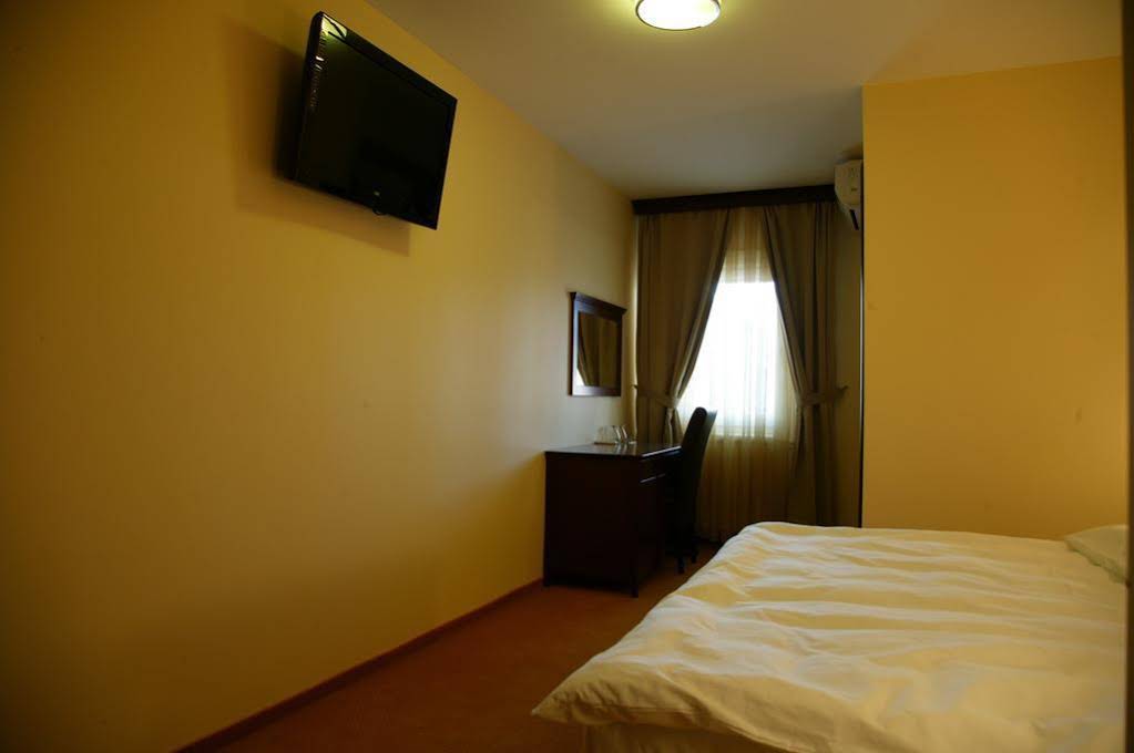 Hotel Contact