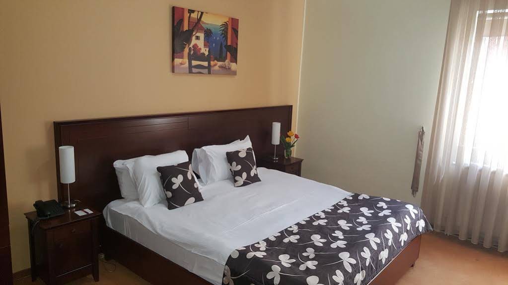 Hotel Contact