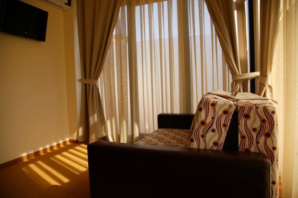 Hotel Contact