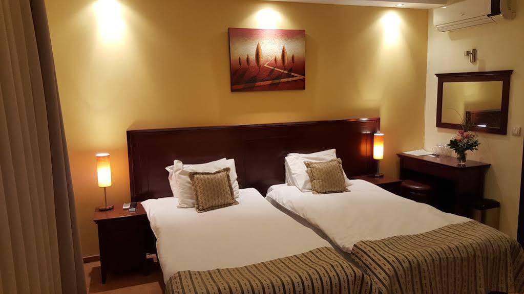 Hotel Contact