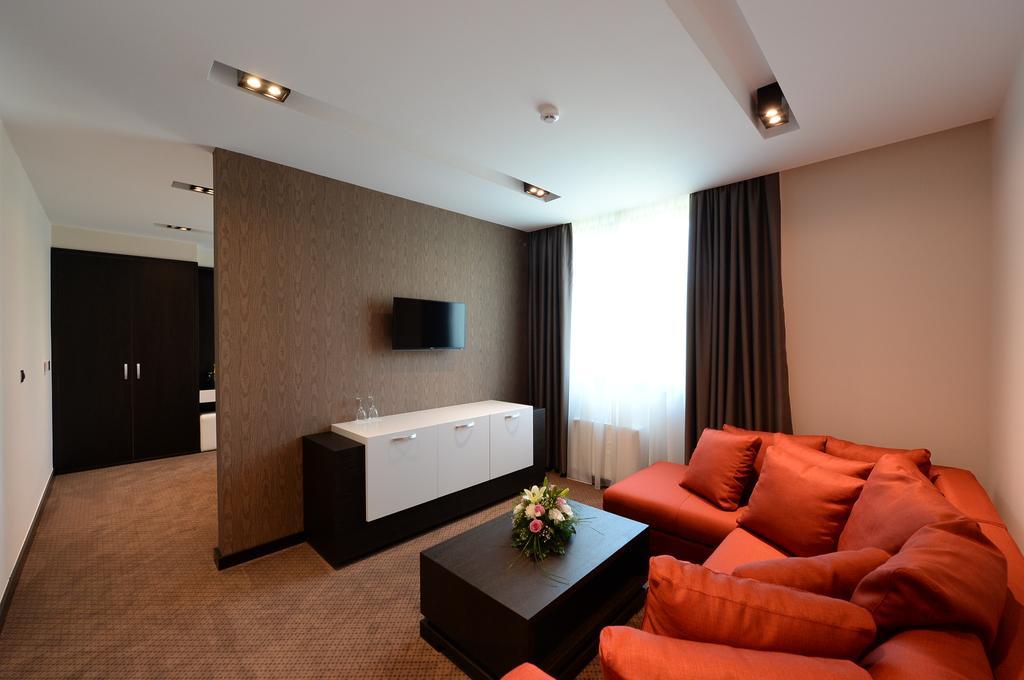 Hotel Hedonic