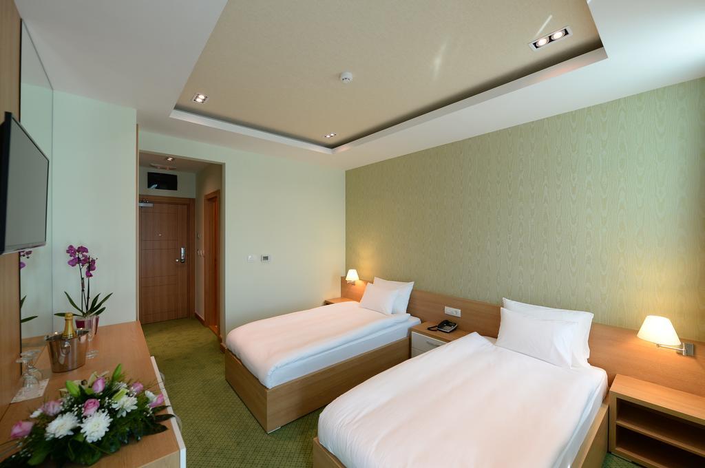 Hotel Hedonic
