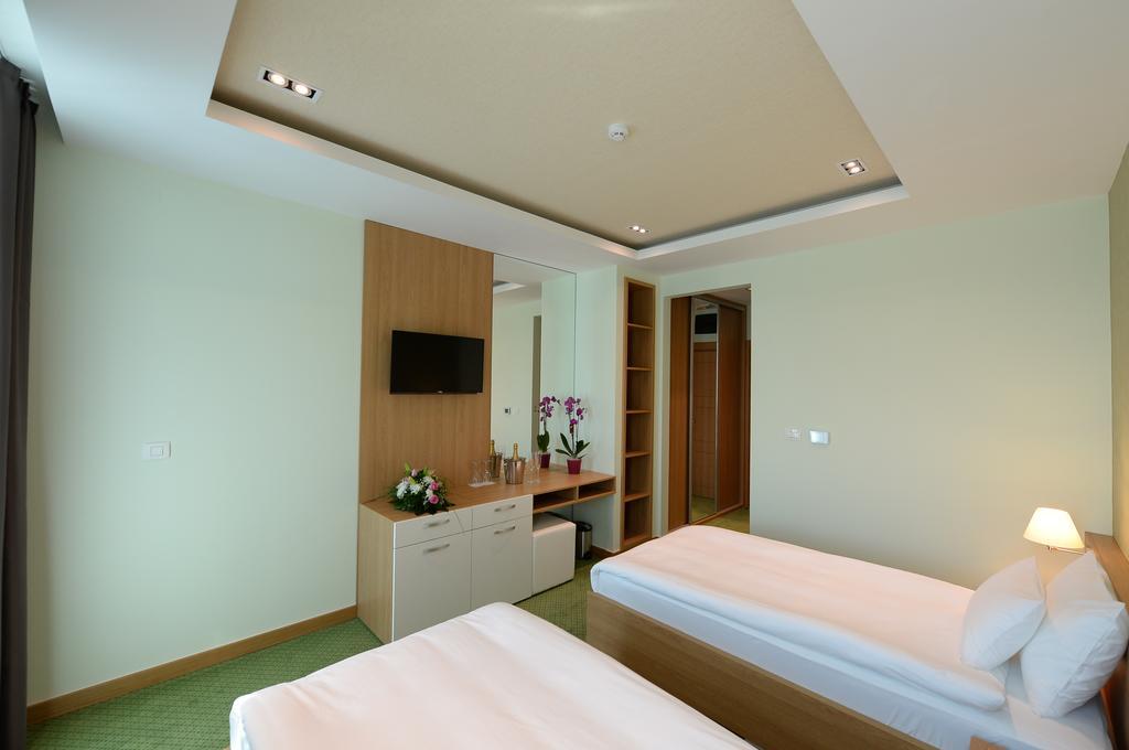 Hotel Hedonic