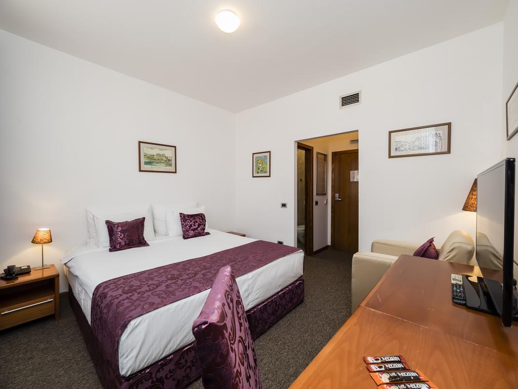 Hotel LePetit Piaf