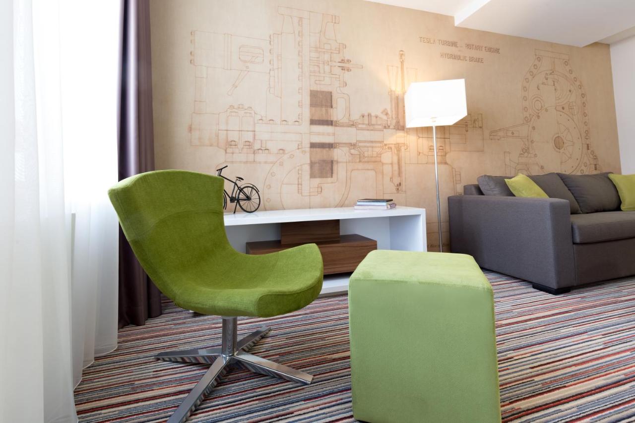 Hotel Tesla Smart Stay