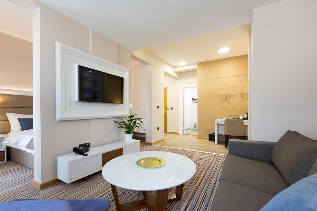 Hotel Tesla Smart Stay