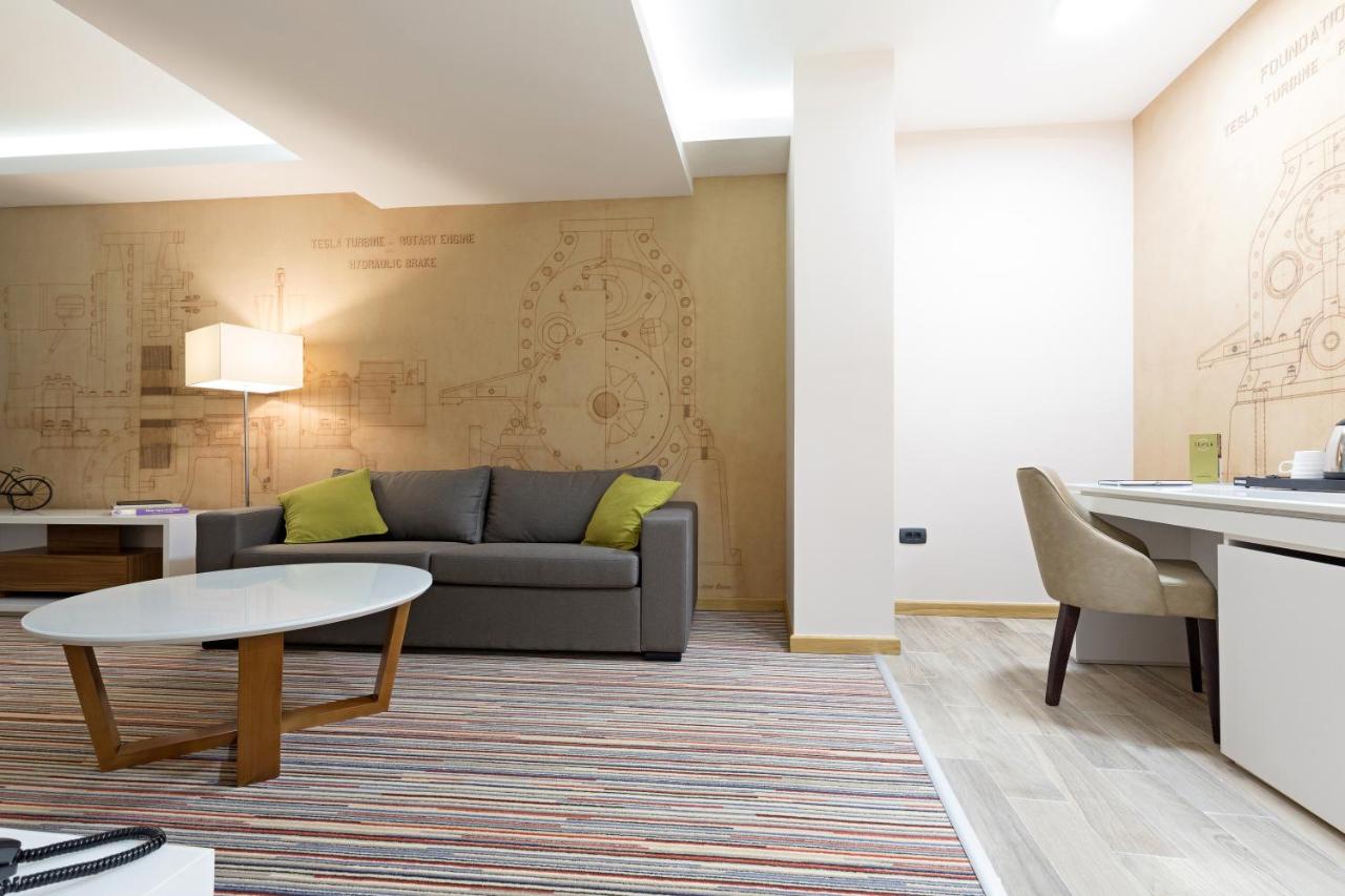 Hotel Tesla Smart Stay