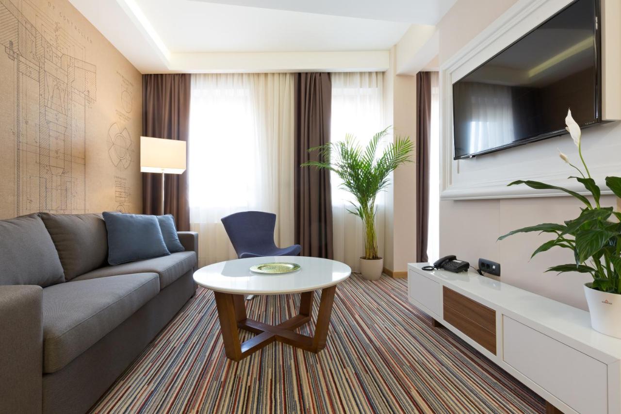Hotel Tesla Smart Stay