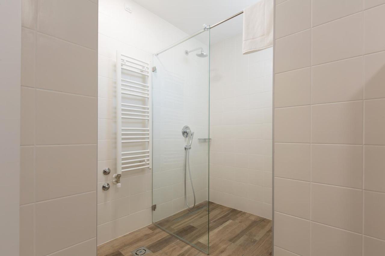 Hotel Tesla Smart Stay