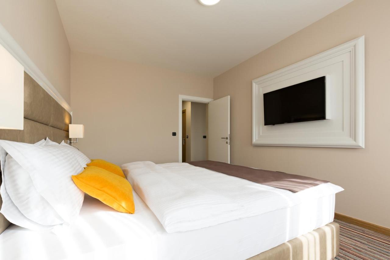 Hotel Tesla Smart Stay