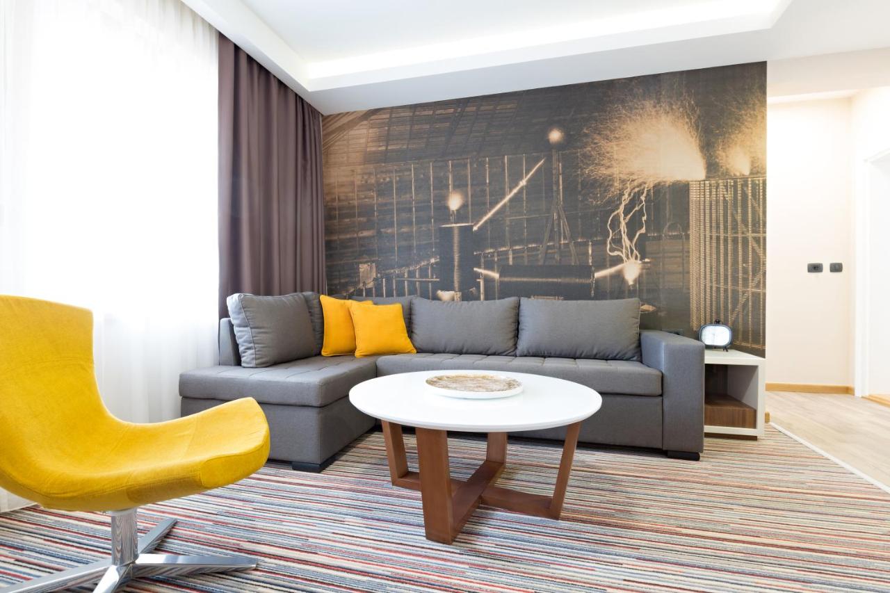 Hotel Tesla Smart Stay