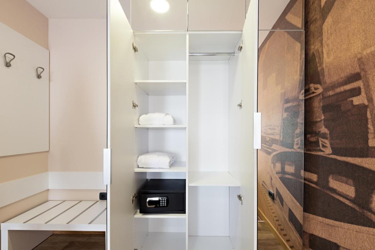 Hotel Tesla Smart Stay
