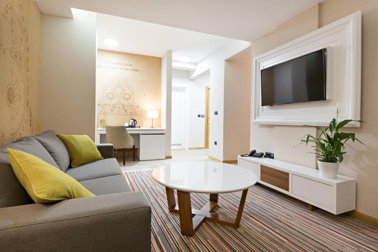 Hotel Tesla Smart Stay
