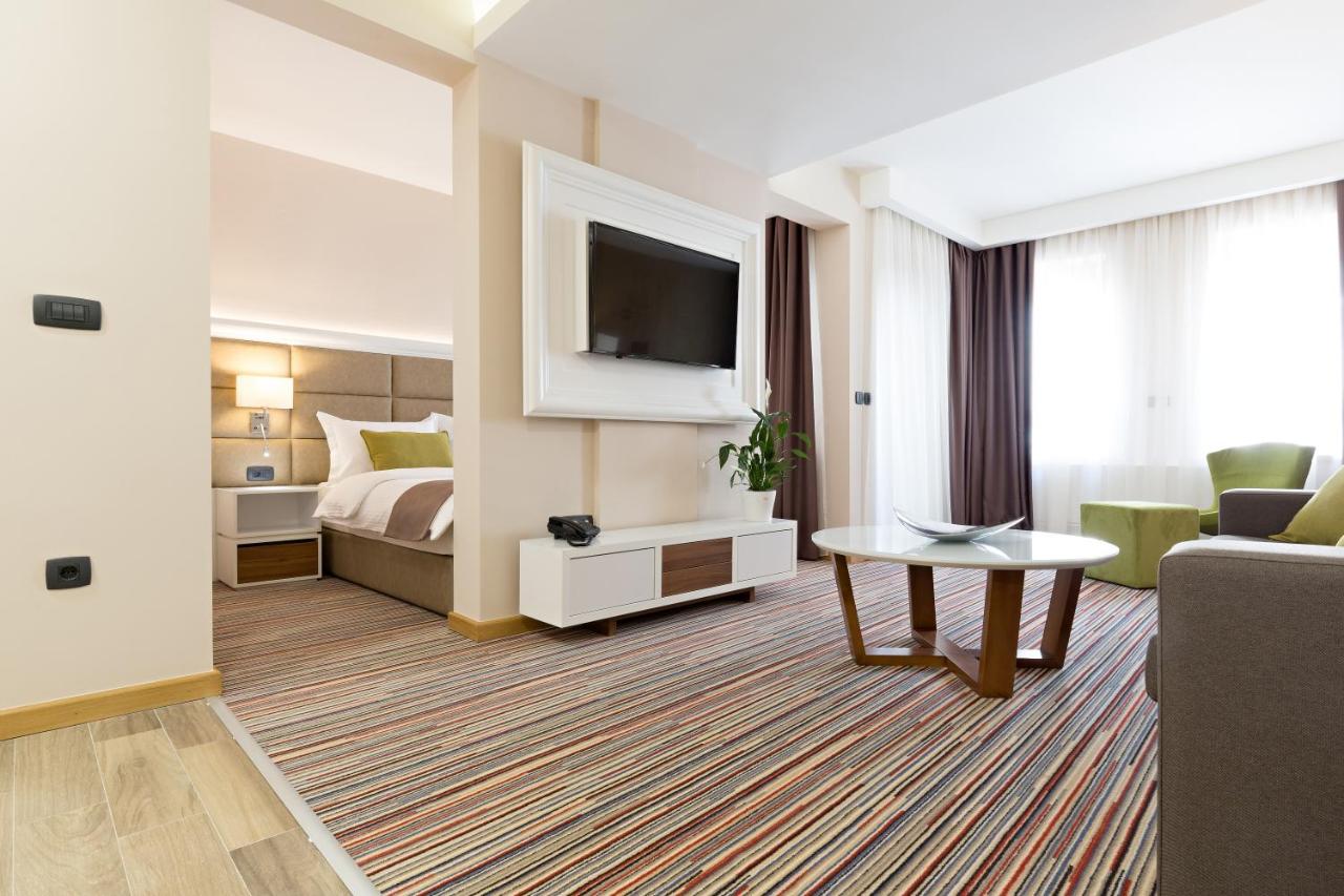 Hotel Tesla Smart Stay