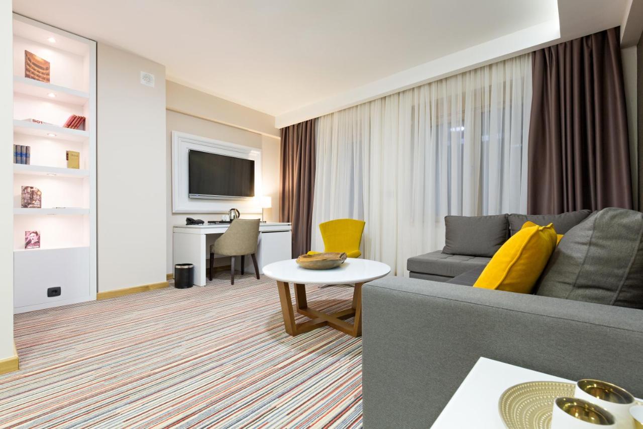 Hotel Tesla Smart Stay