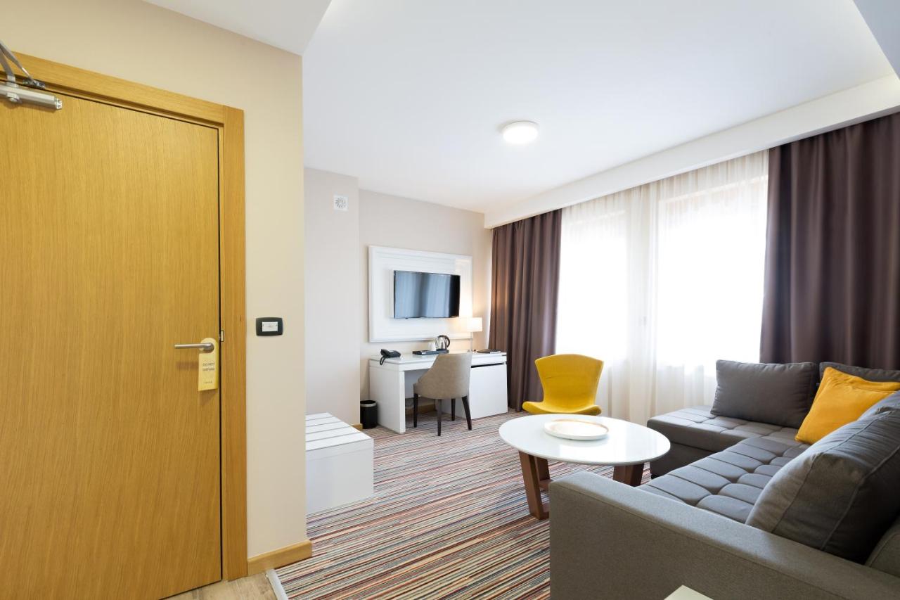 Hotel Tesla Smart Stay